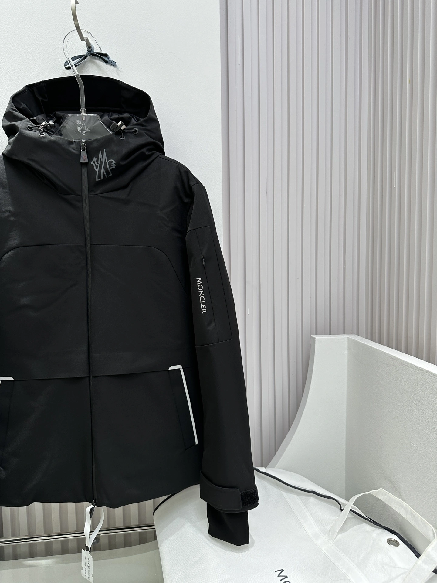 Moncler Down Jackets EasyCare 145875