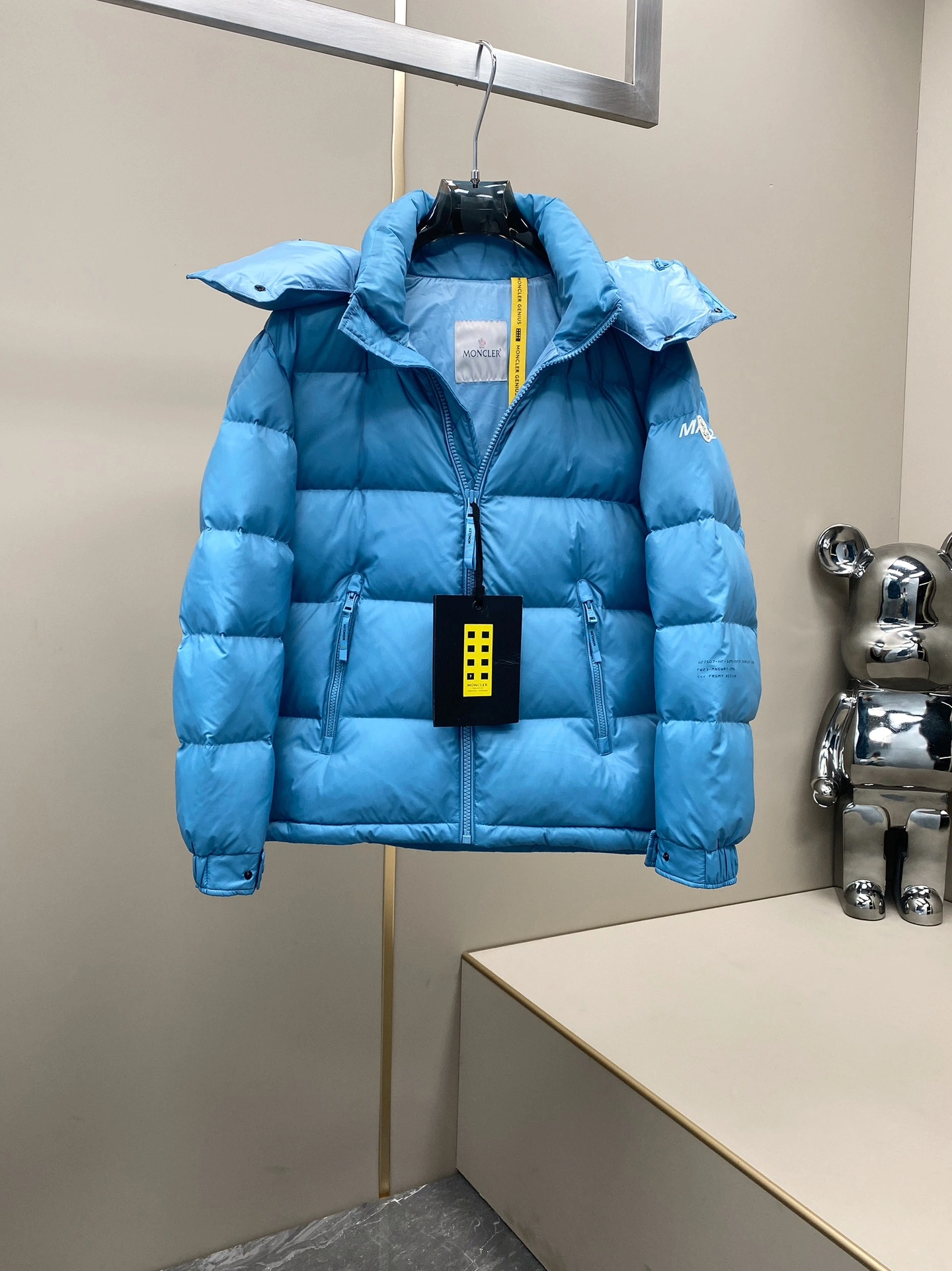 Moncler Down Jackets EasyMatch 145858