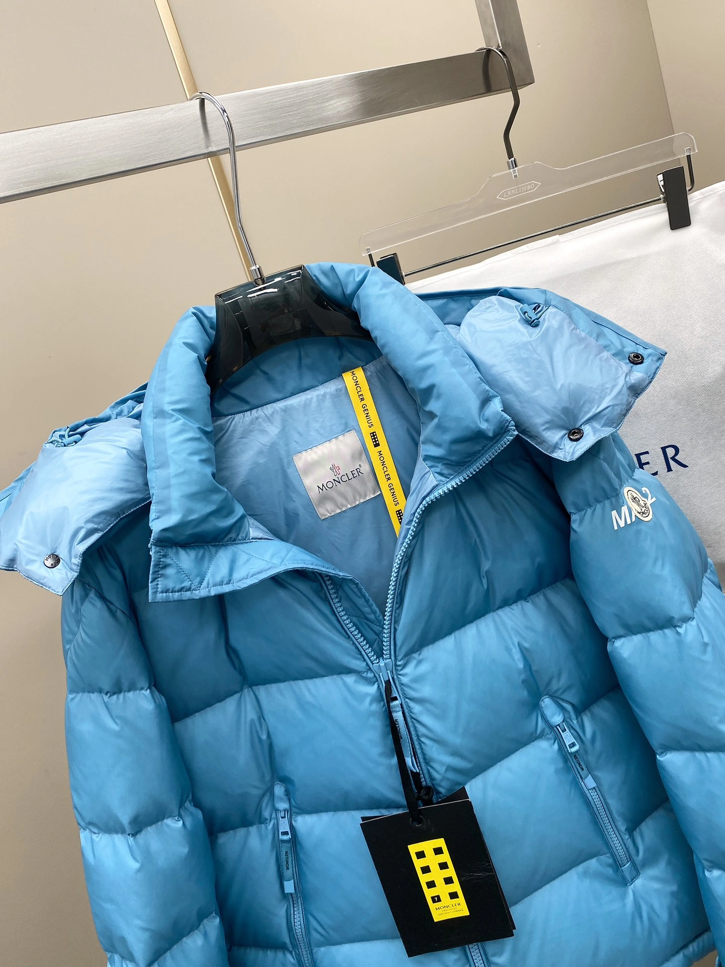 Moncler Down Jackets EasyMatch 145858