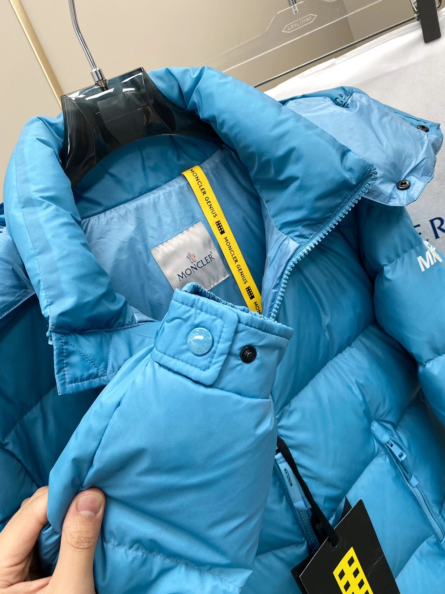 Moncler Down Jackets EasyMatch 145858