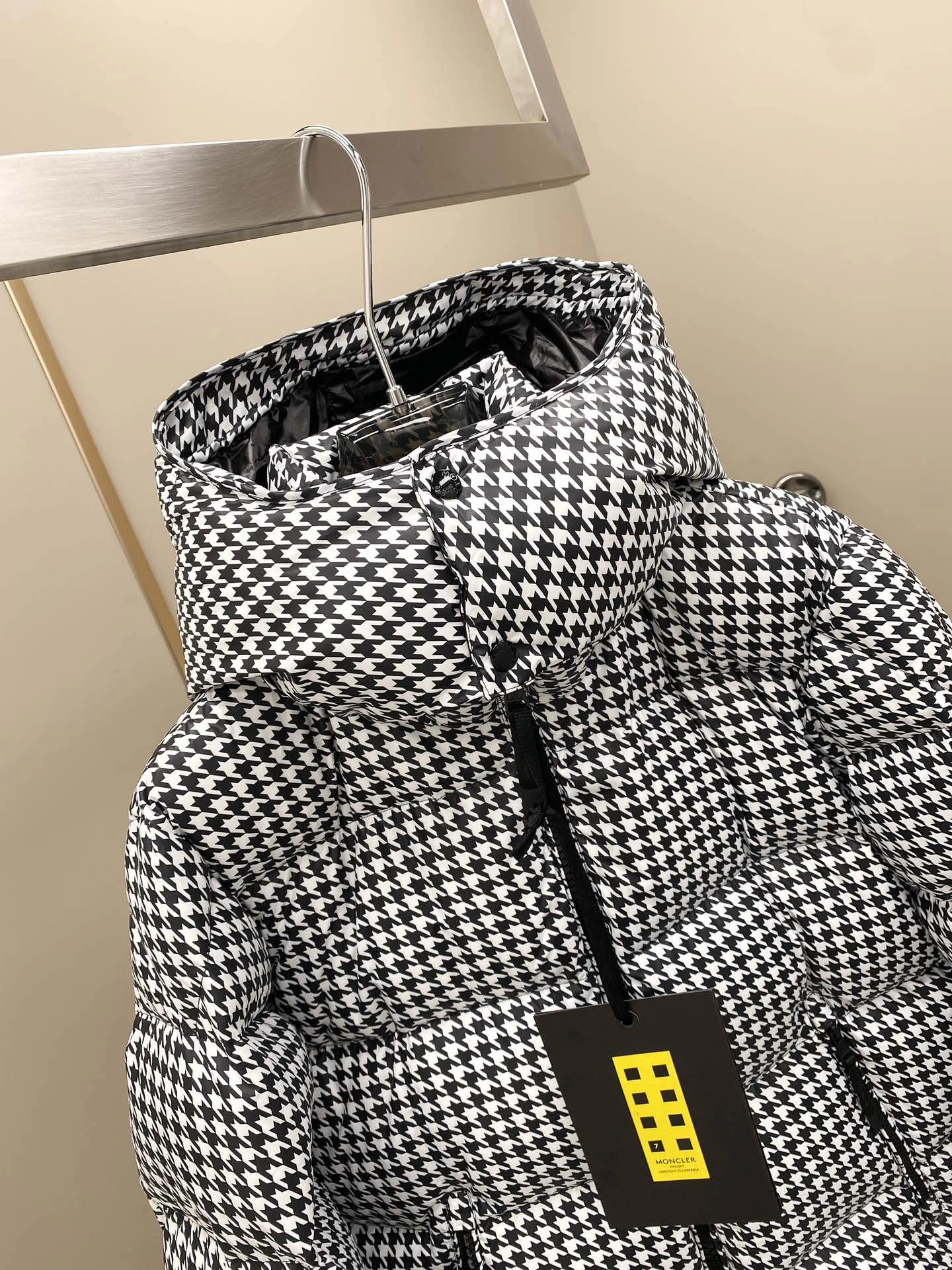 Moncler Down Jackets UrbanStyle 145859