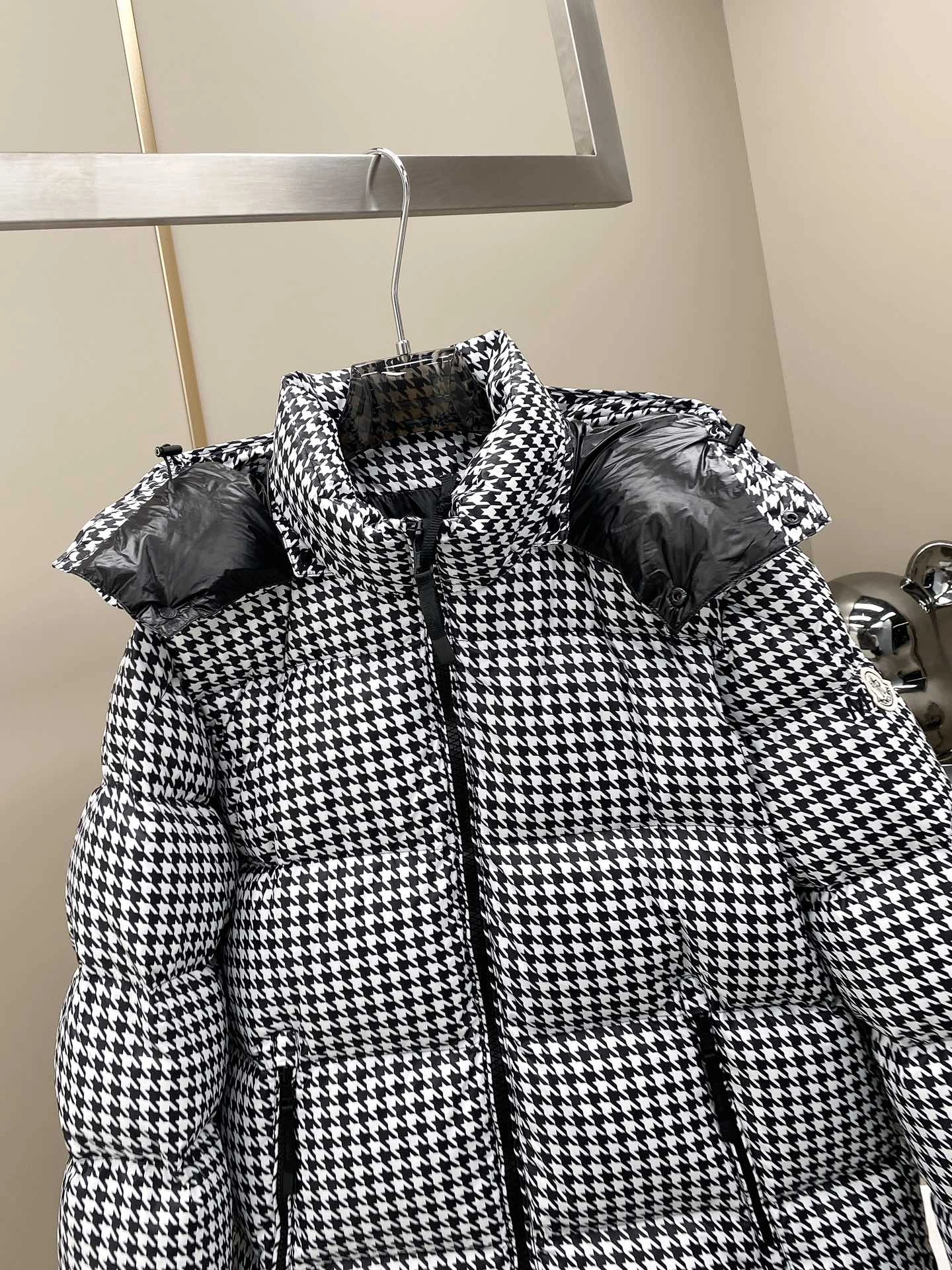 Moncler Down Jackets UrbanStyle 145859