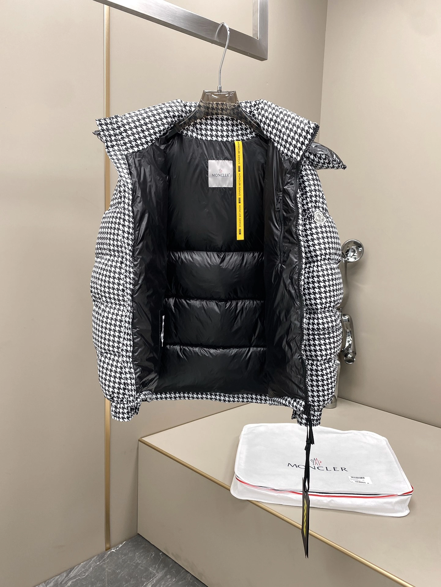 Moncler Down Jackets UrbanStyle 145859
