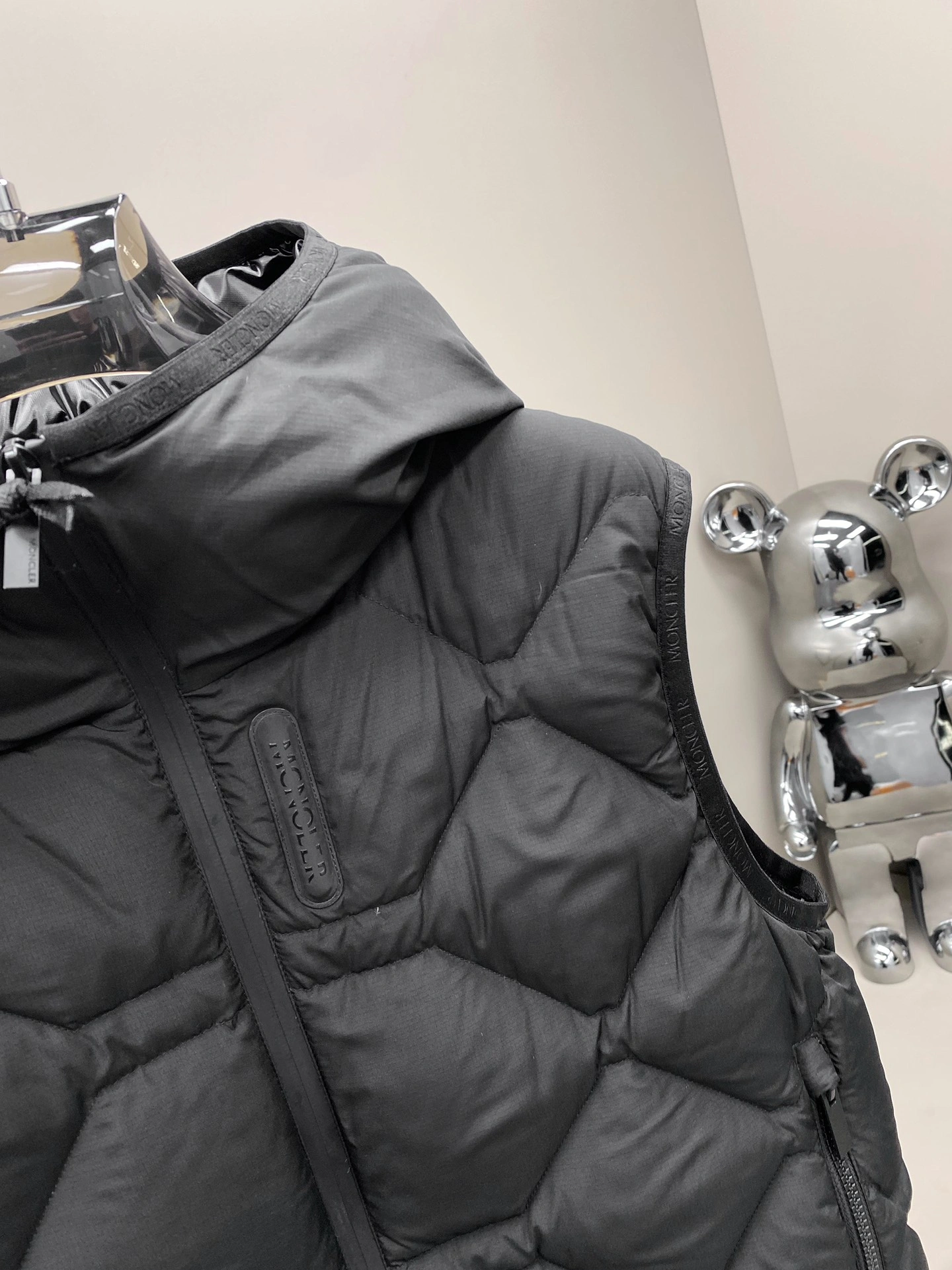 Moncler Down Jackets Trendsetting 145856