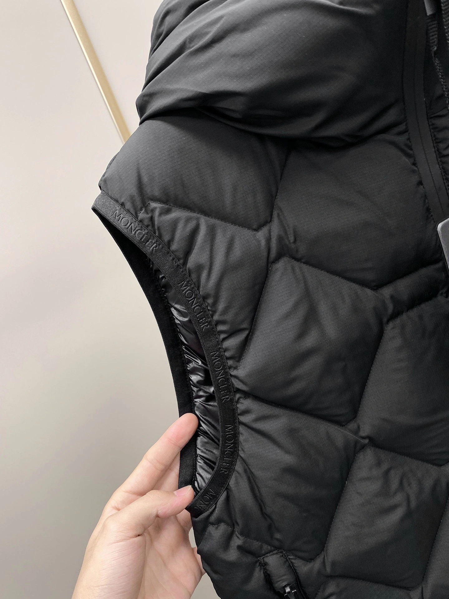 Moncler Down Jackets Trendsetting 145856