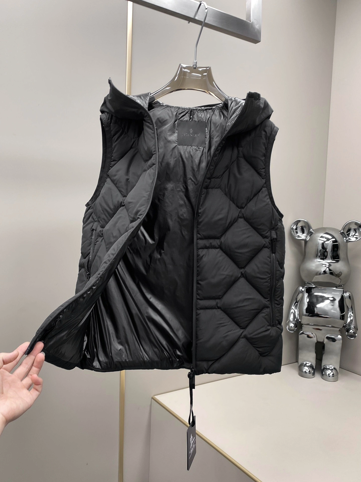 Moncler Down Jackets Trendsetting 145856