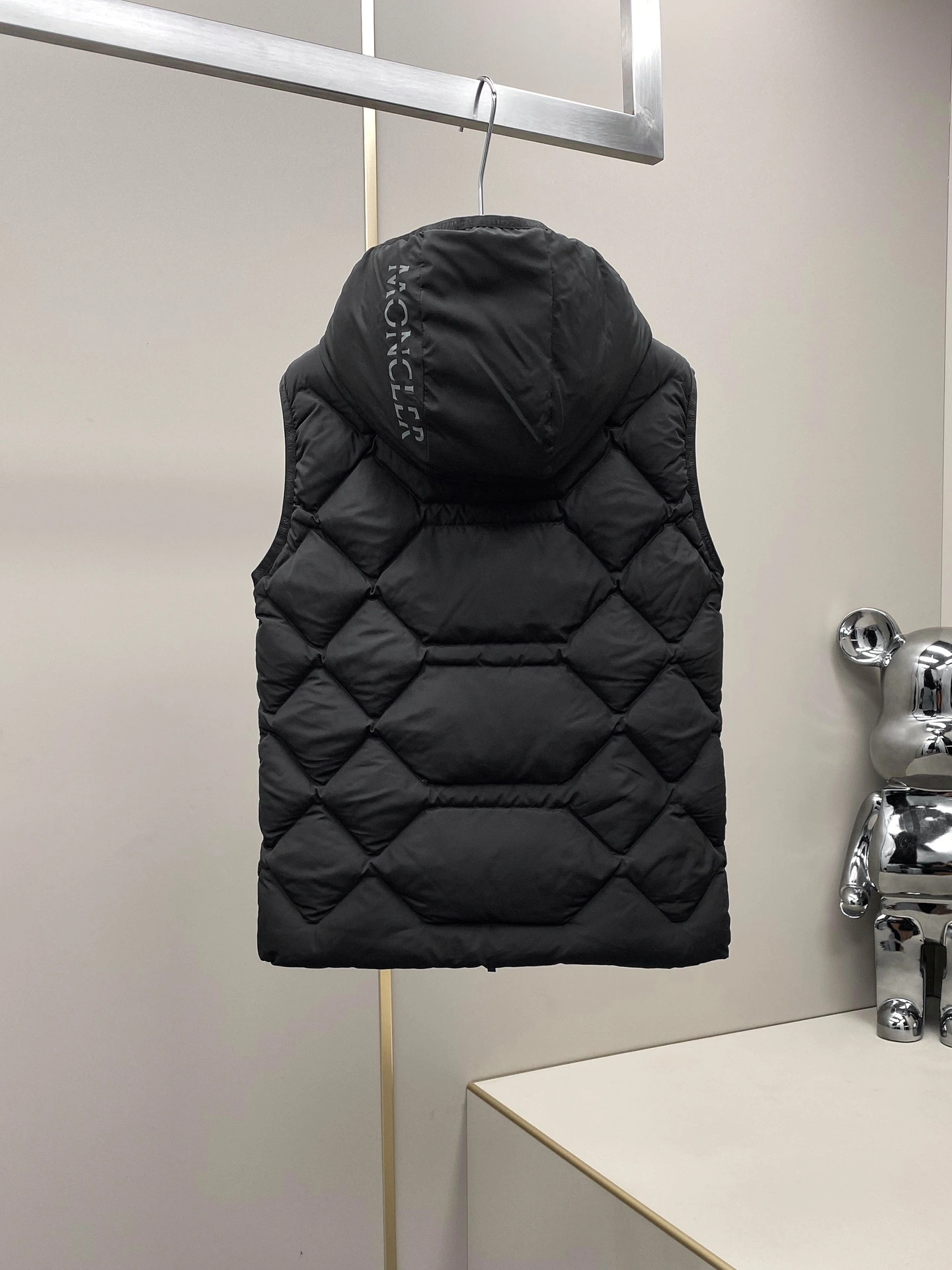 Moncler Down Jackets Trendsetting 145856