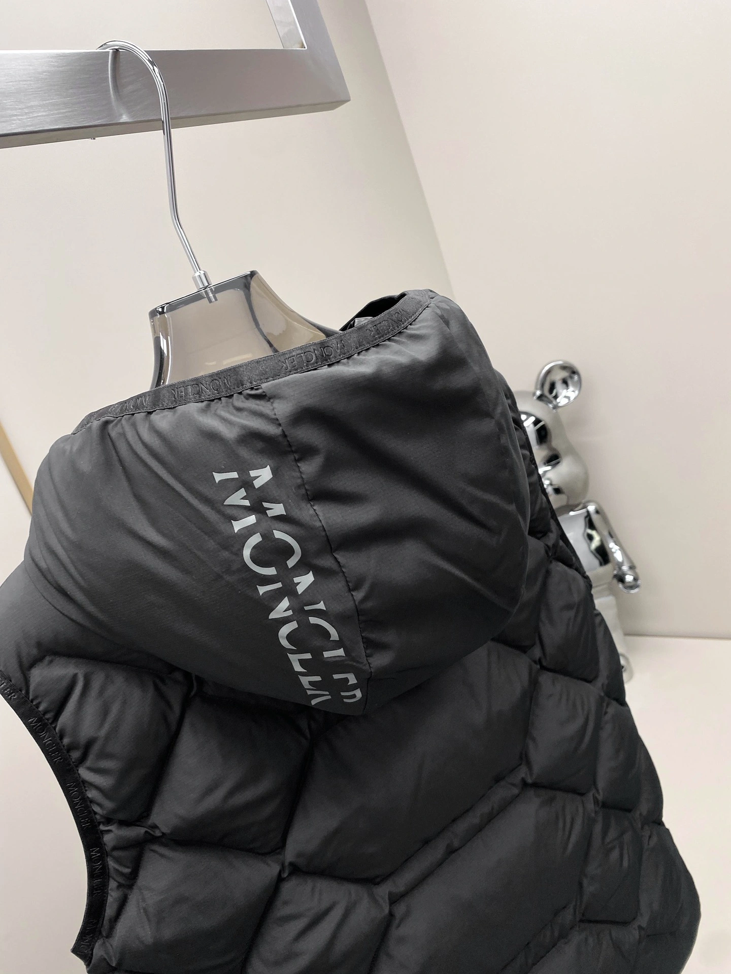 Moncler Down Jackets Trendsetting 145856