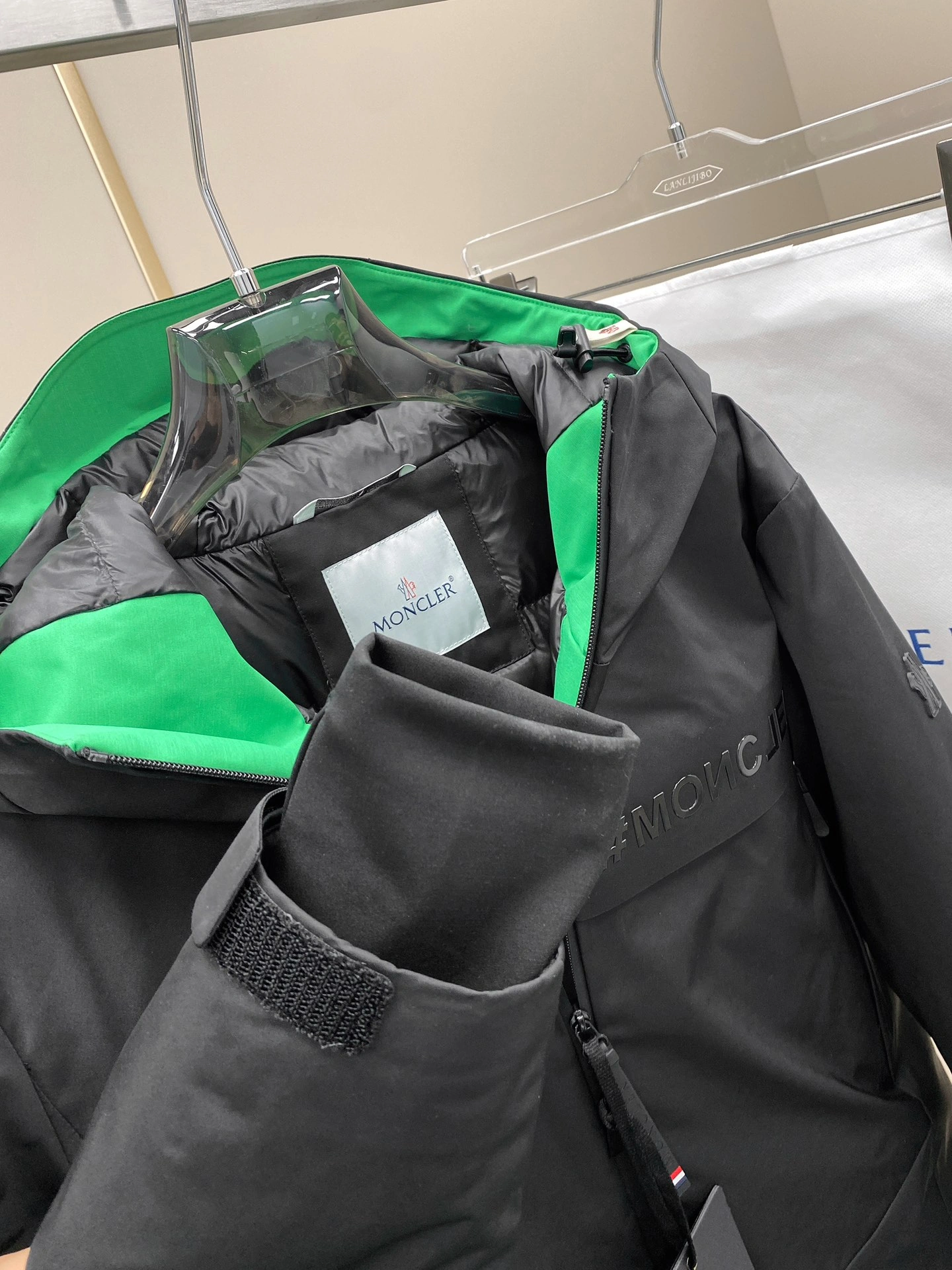 Moncler Down Jackets Bright 145852