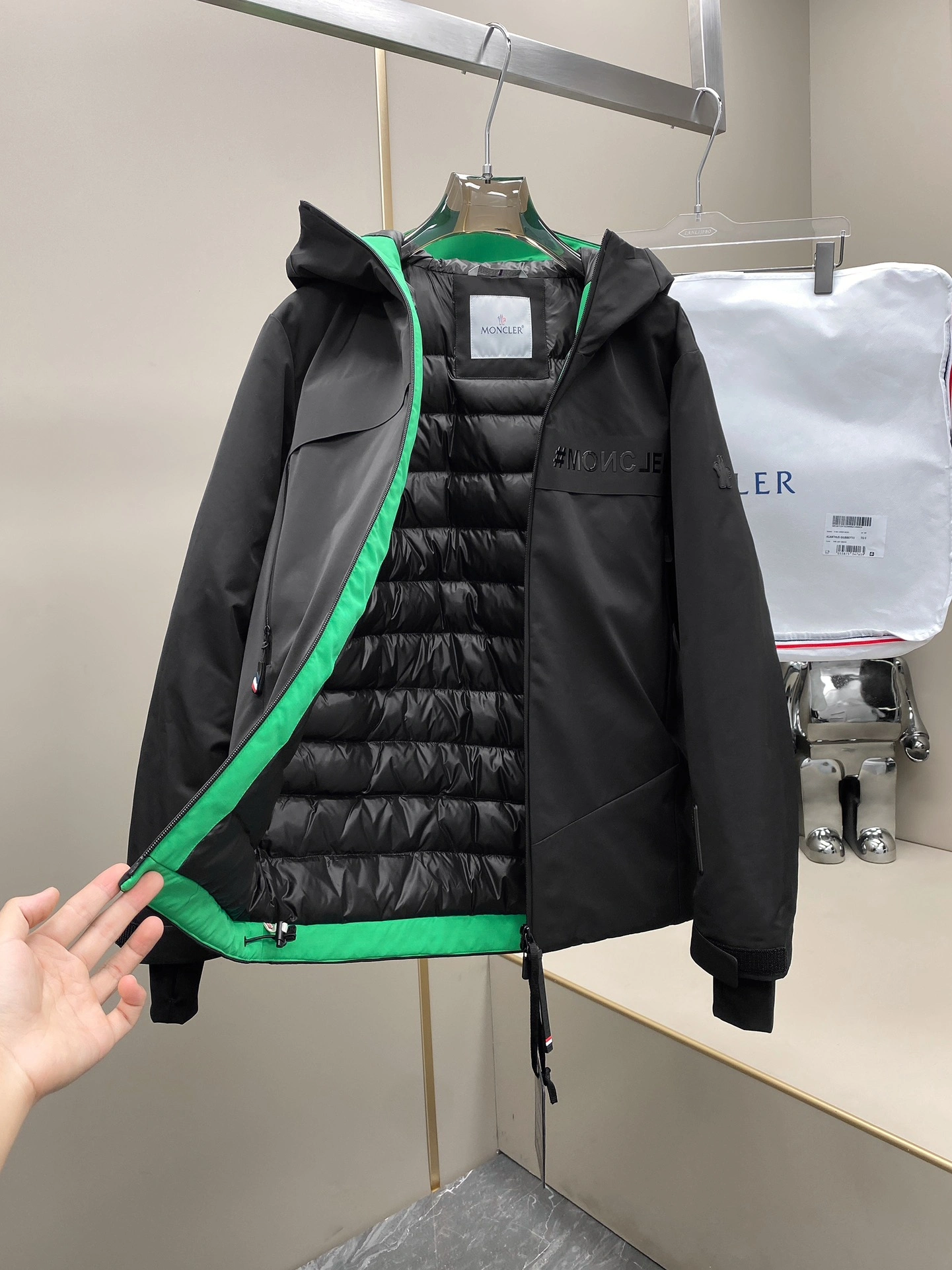 Moncler Down Jackets Bright 145852