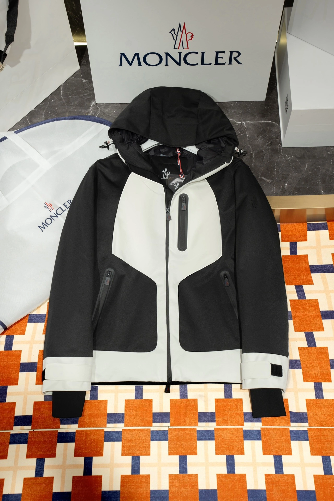 Moncler Down Jackets Modern 145849