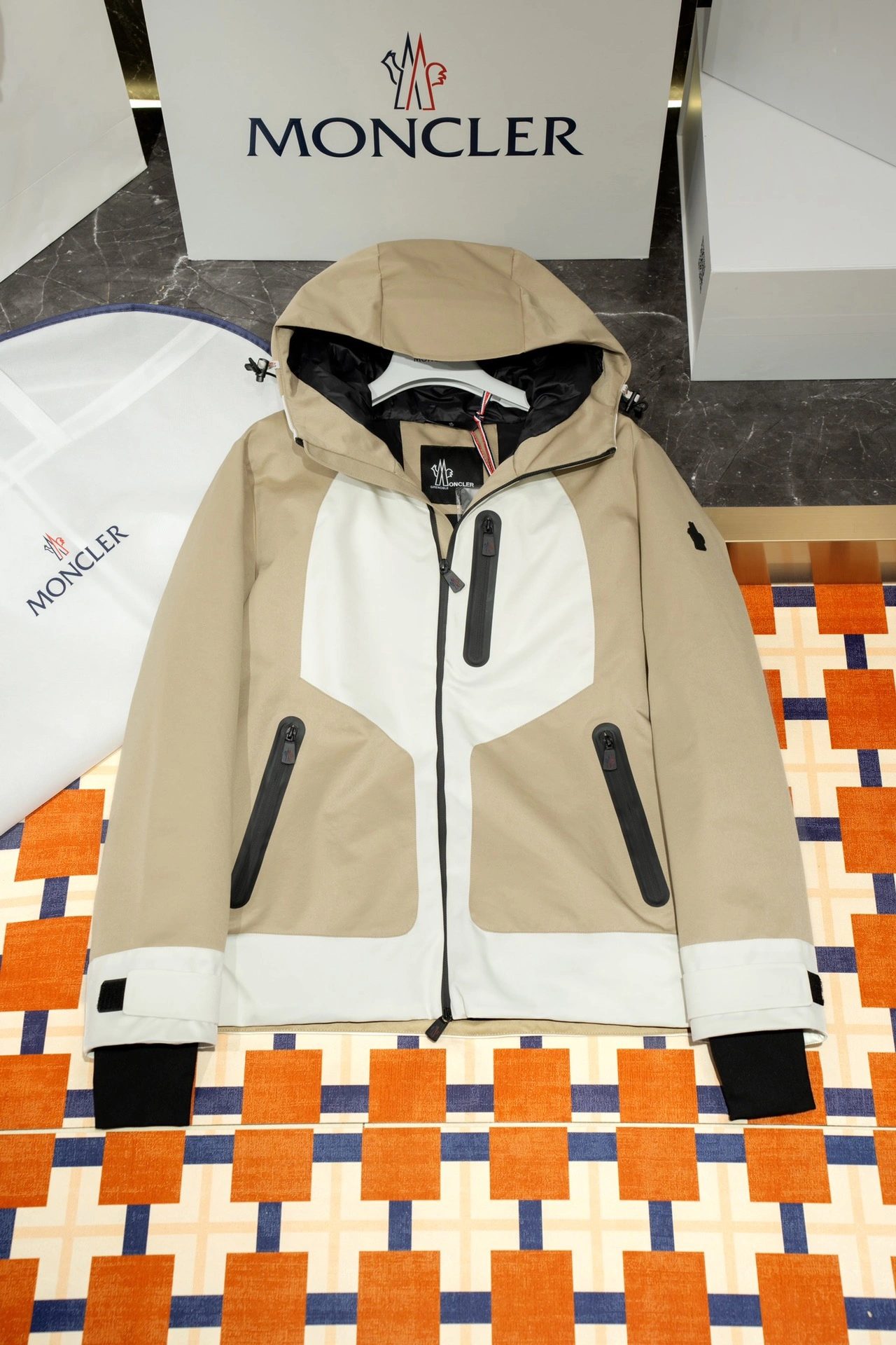 FlexibleFit Moncler Down Jackets 145846