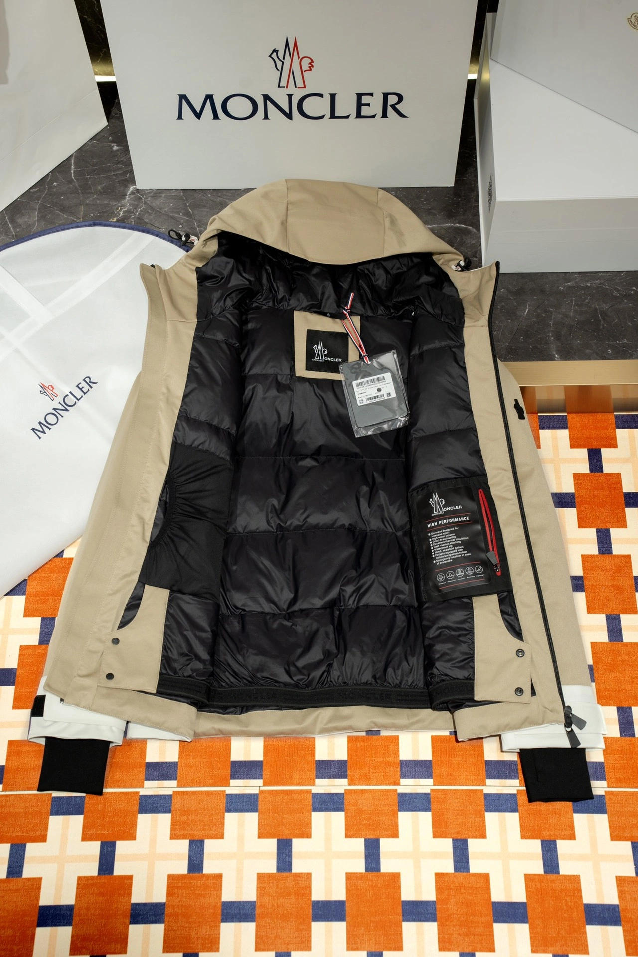 FlexibleFit Moncler Down Jackets 145846