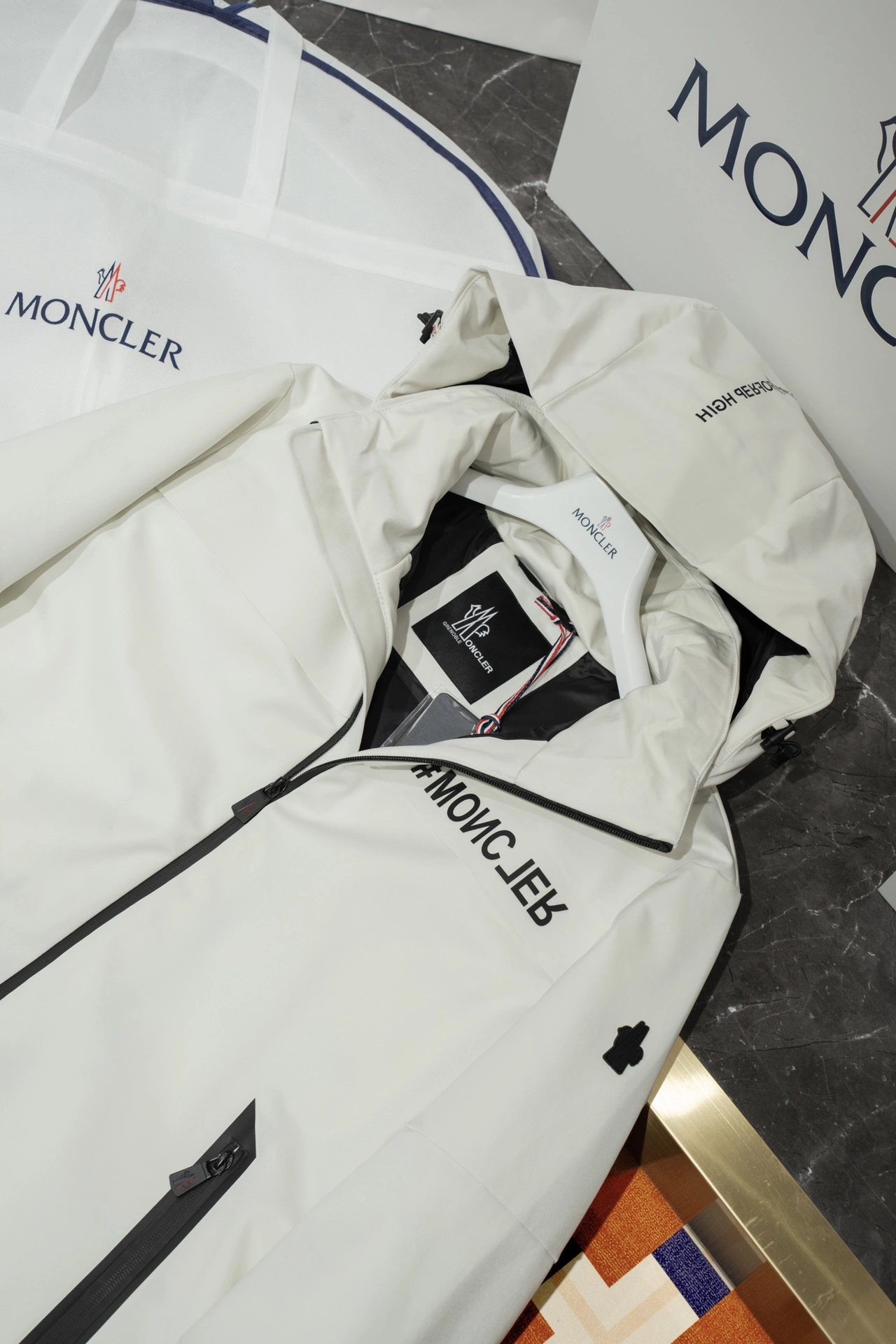 Moncler Down Jackets TravelReady 145845