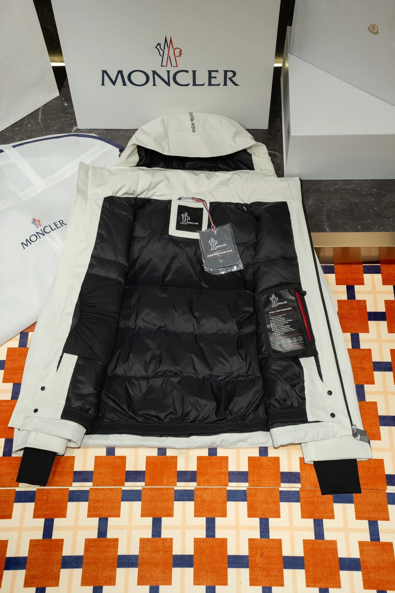 Moncler Down Jackets TravelReady 145845
