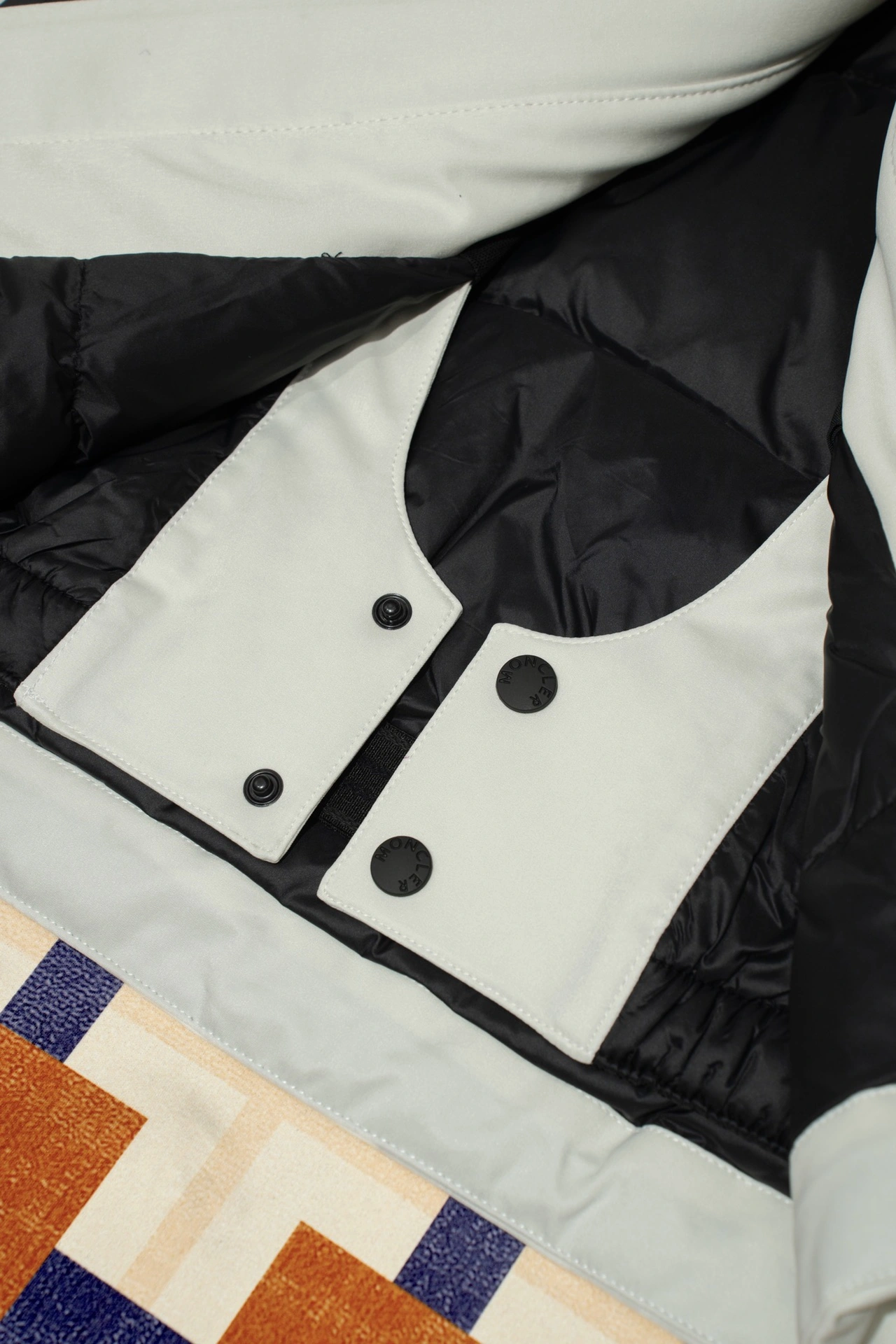 Moncler Down Jackets TravelReady 145845