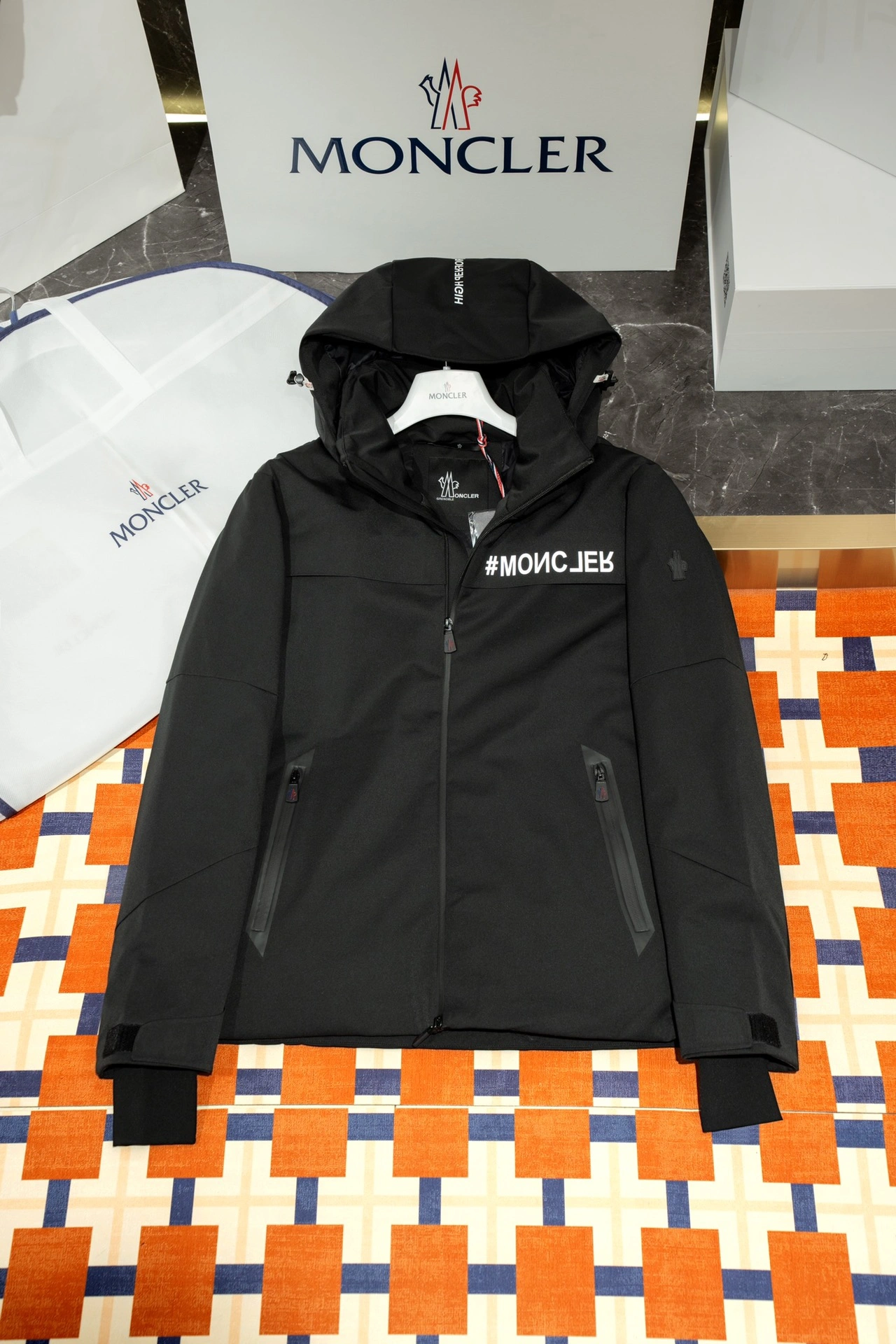 Bright Moncler Down Jackets 145844