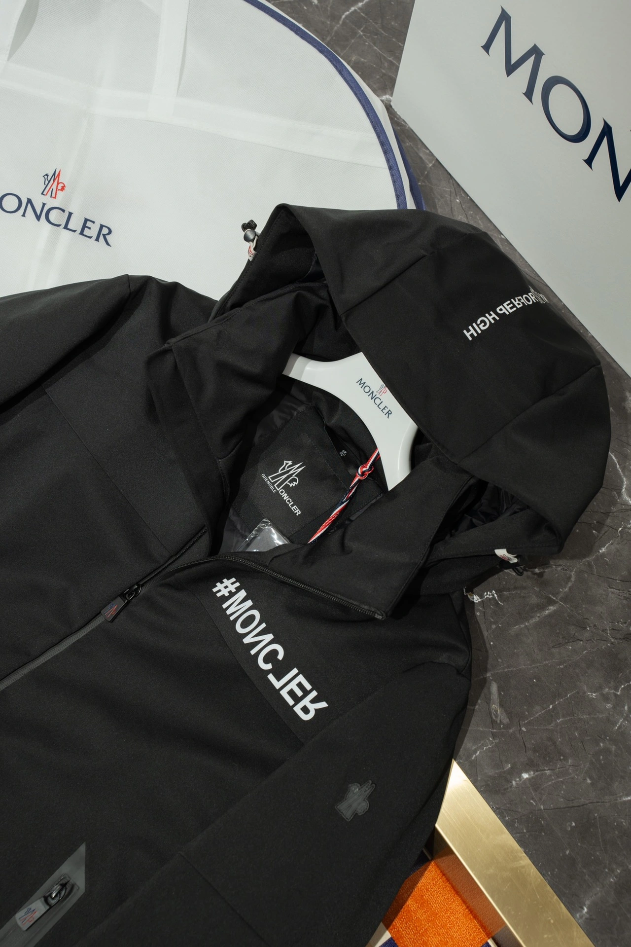 Bright Moncler Down Jackets 145844