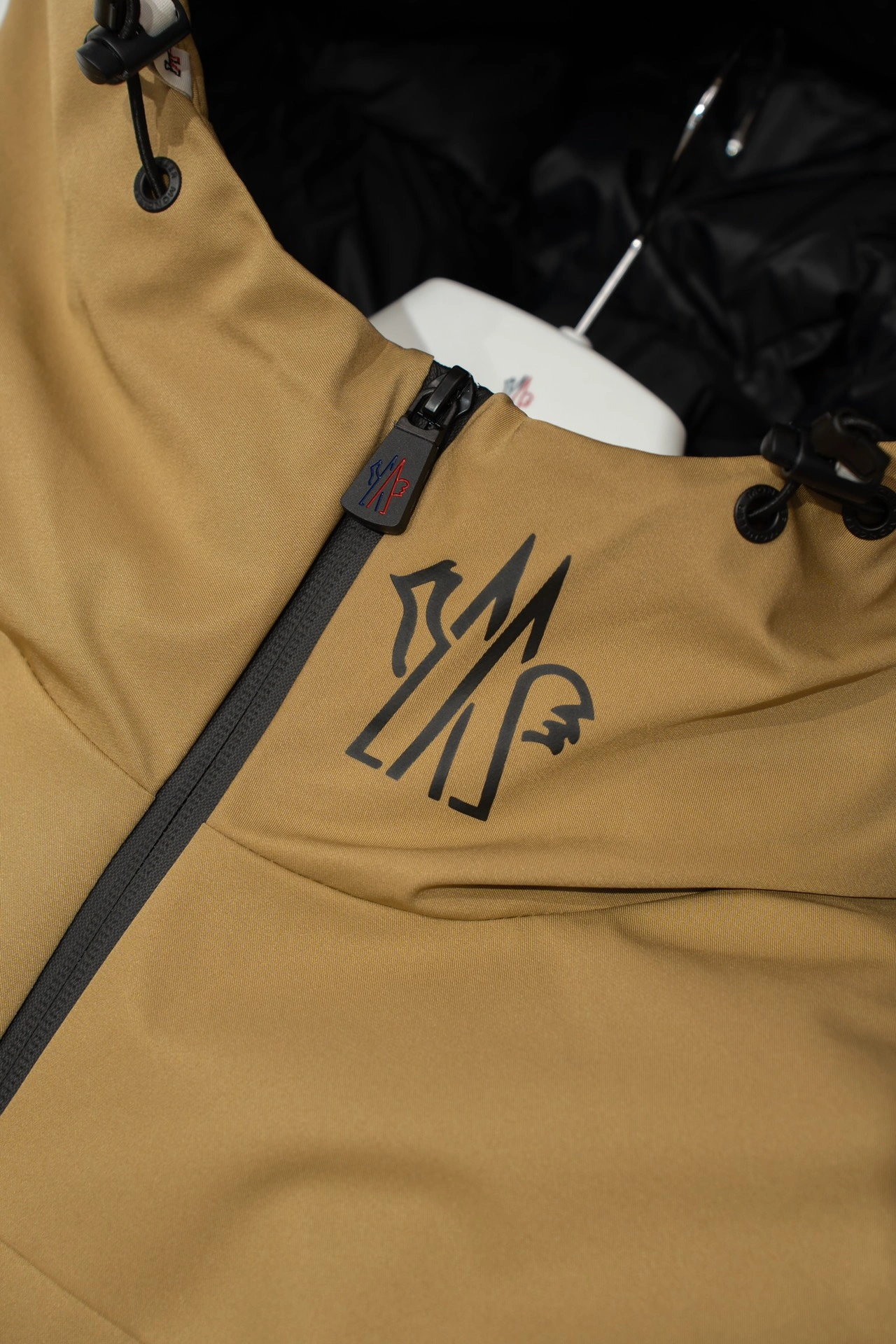 Moncler Down Jackets Stretchable 145842