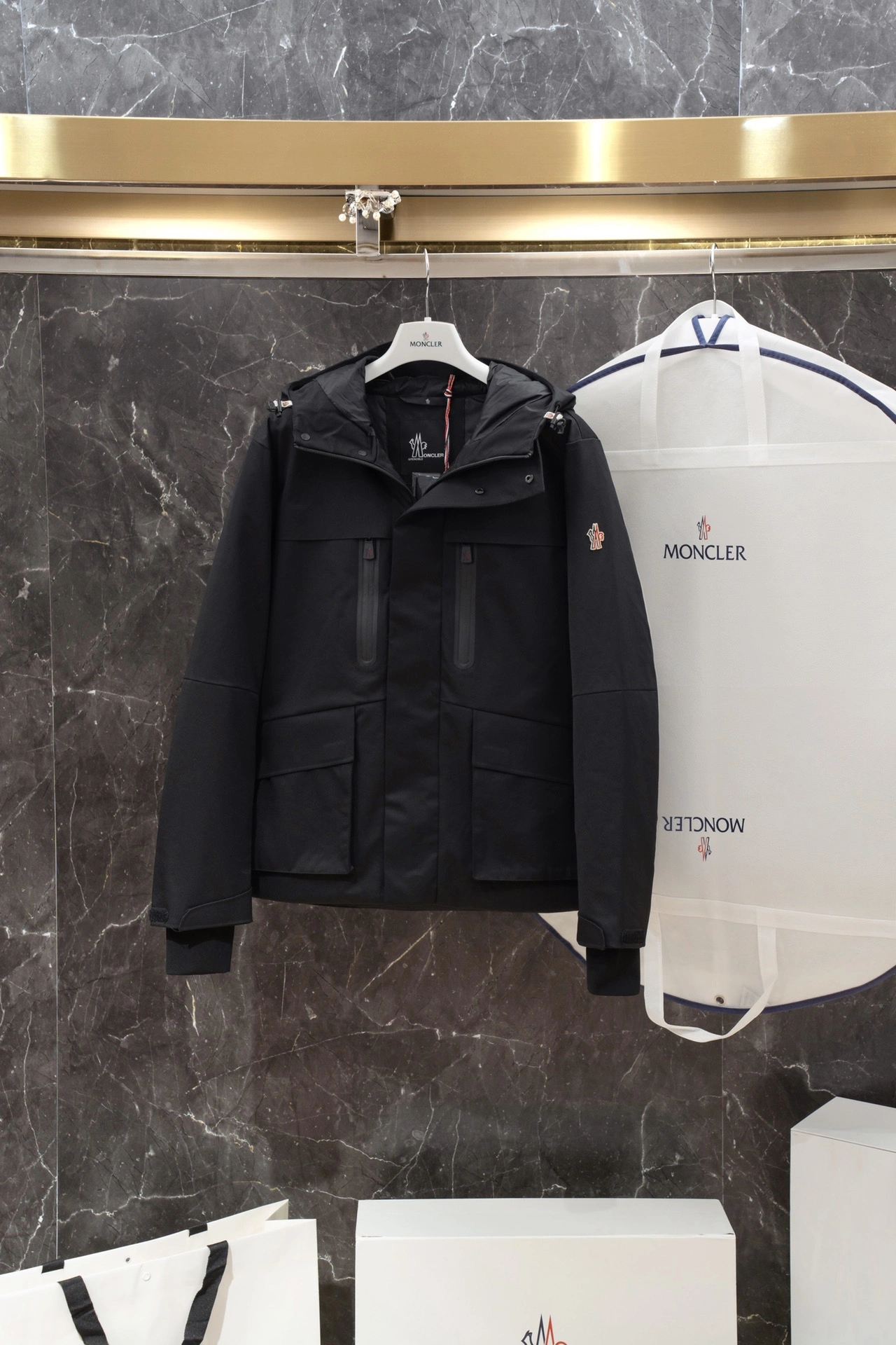 Moncler Down Jackets EasyCare 145837