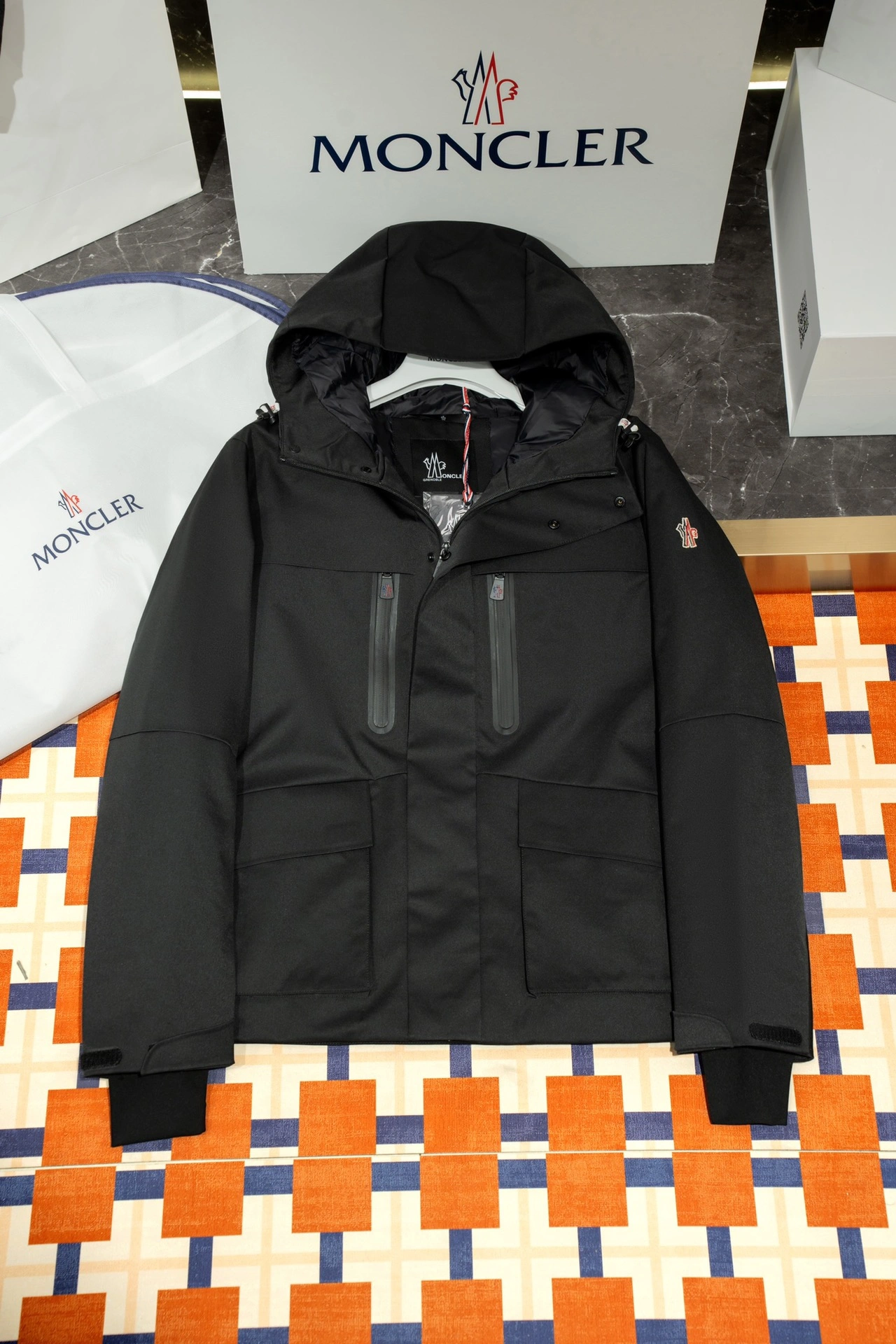 Moncler Down Jackets EasyCare 145837