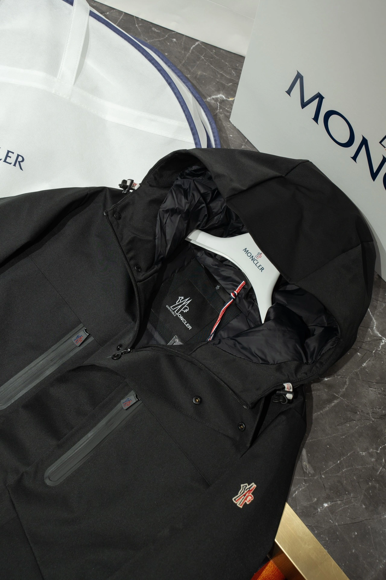 Moncler Down Jackets EasyCare 145837