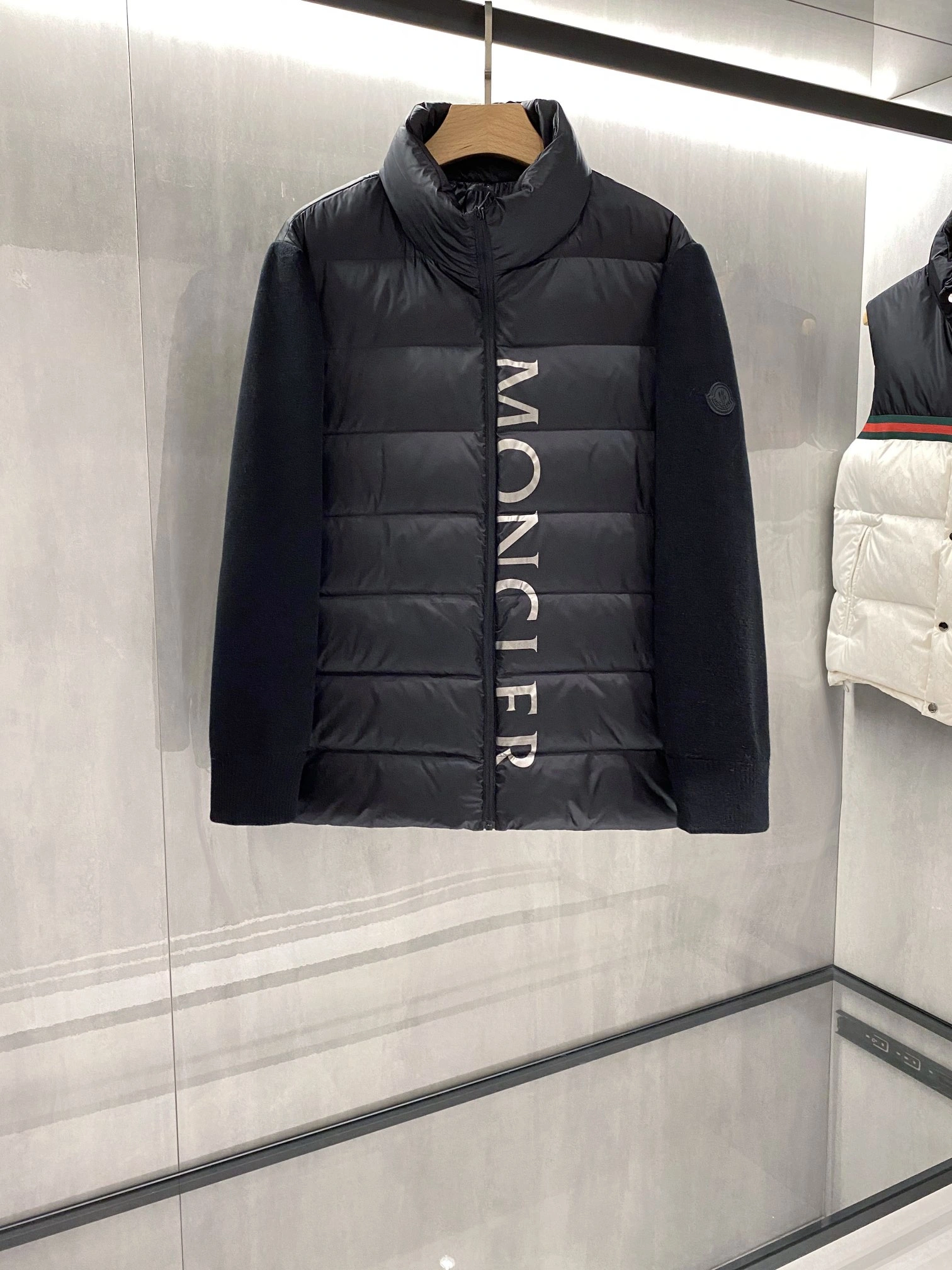 Bold Moncler Down Jackets 145828