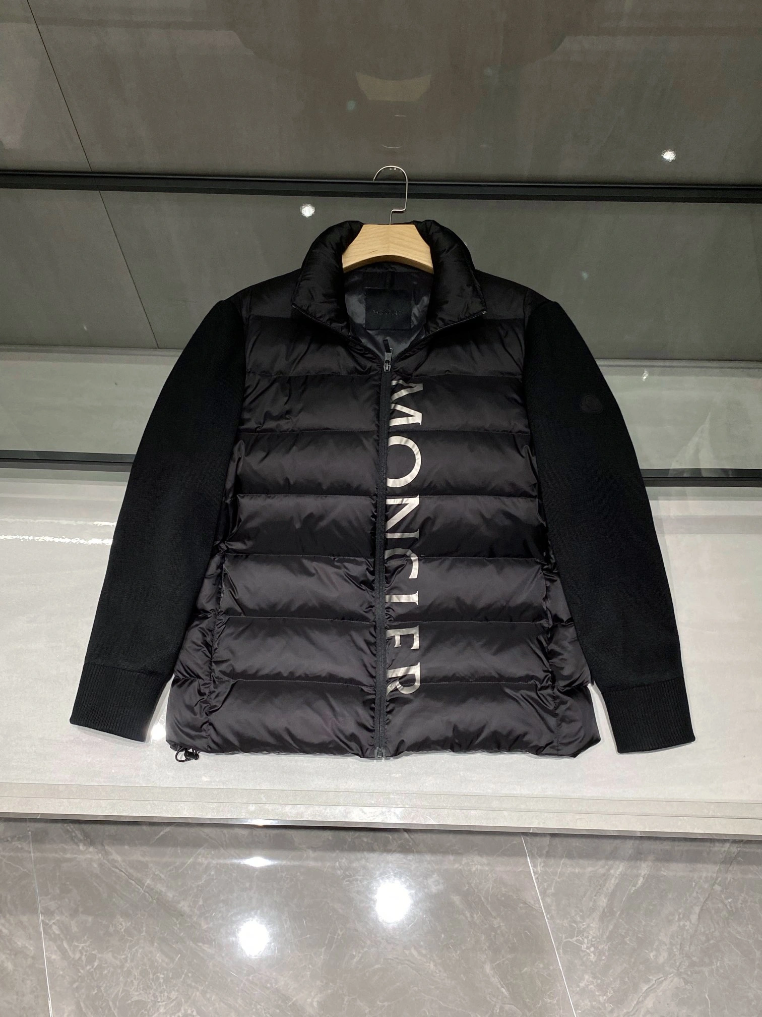 Bold Moncler Down Jackets 145828