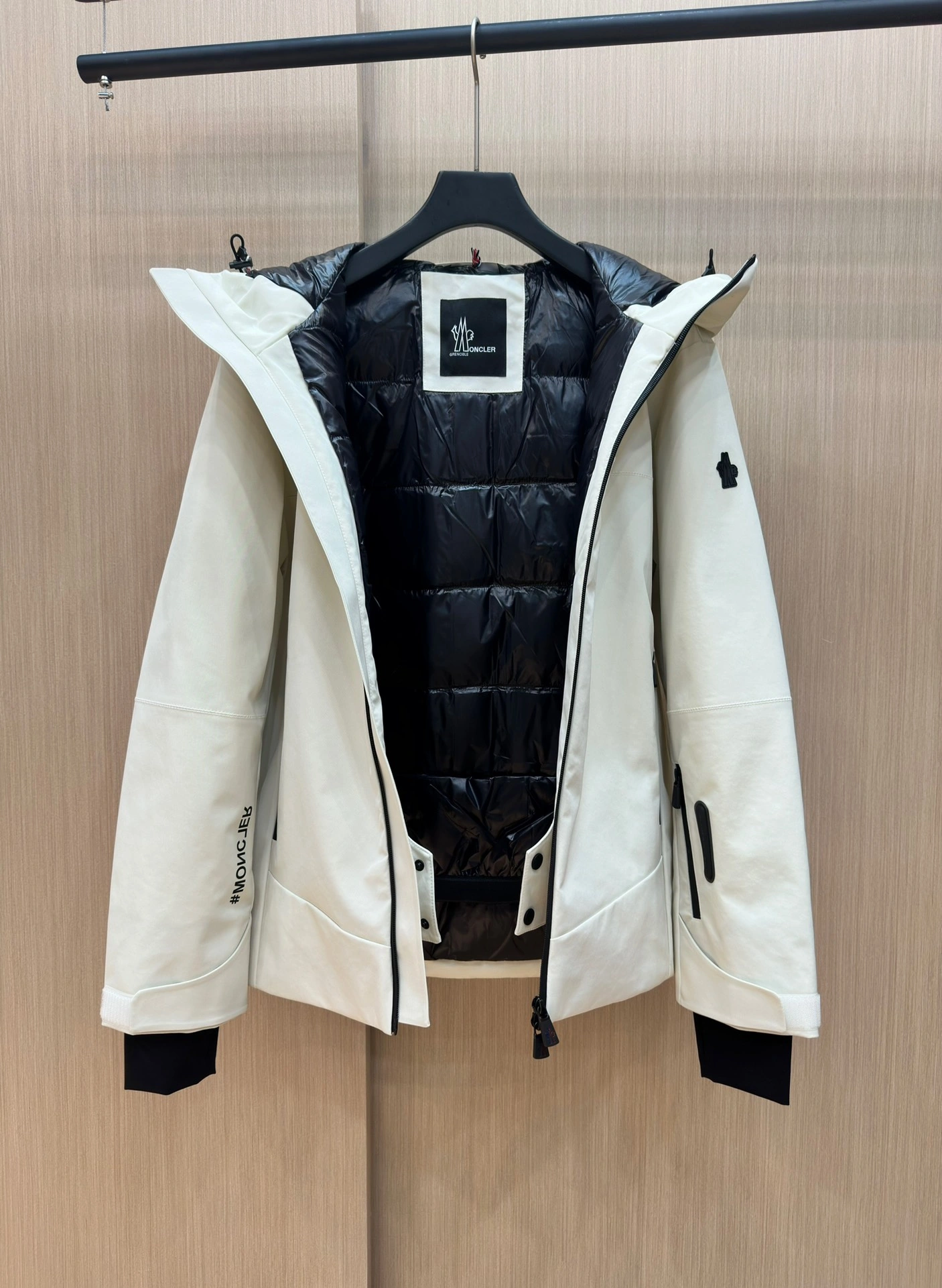 Moncler Down Jackets Bright 145836