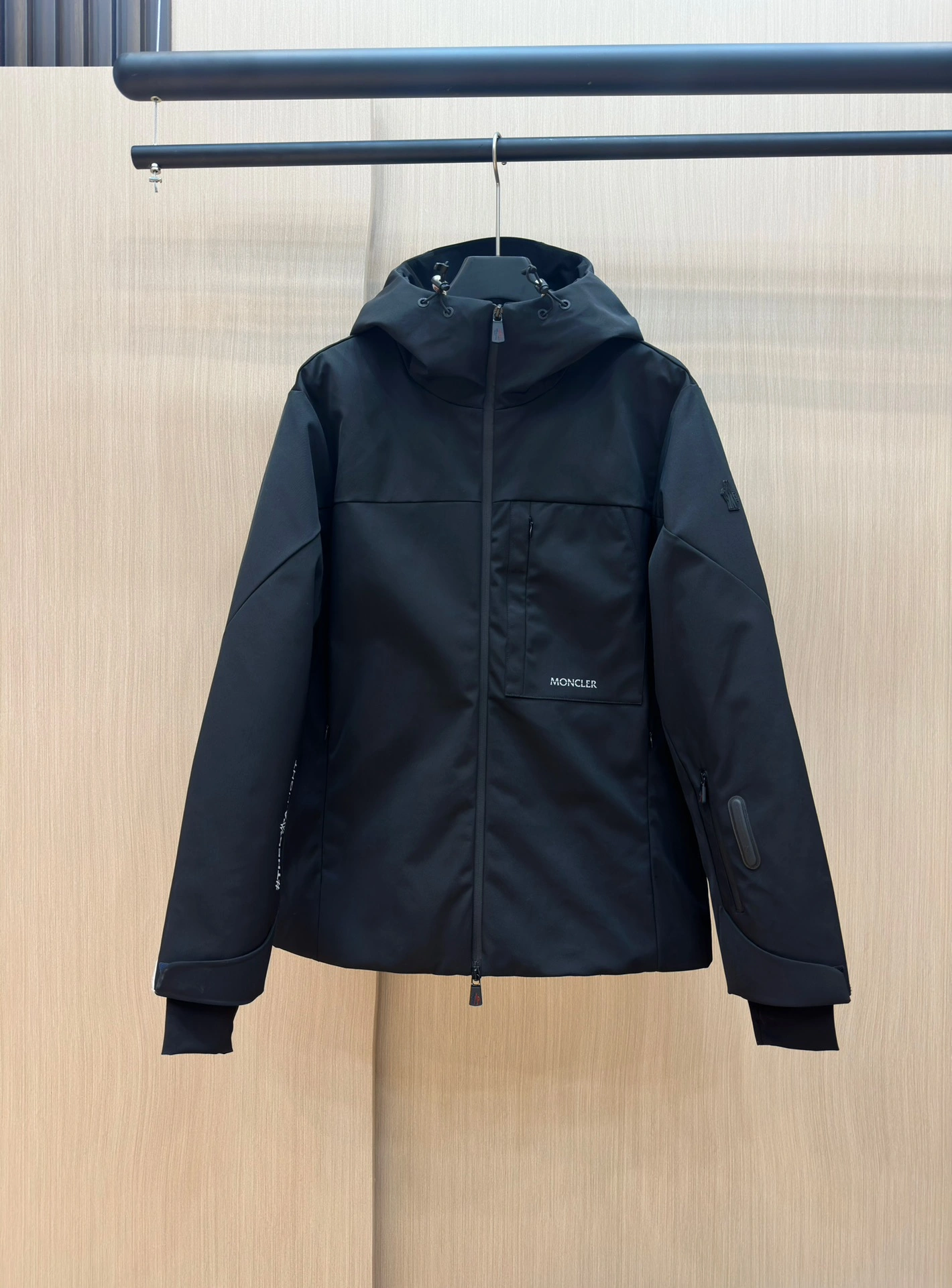 Moncler Down Jackets Sophisticated 145822