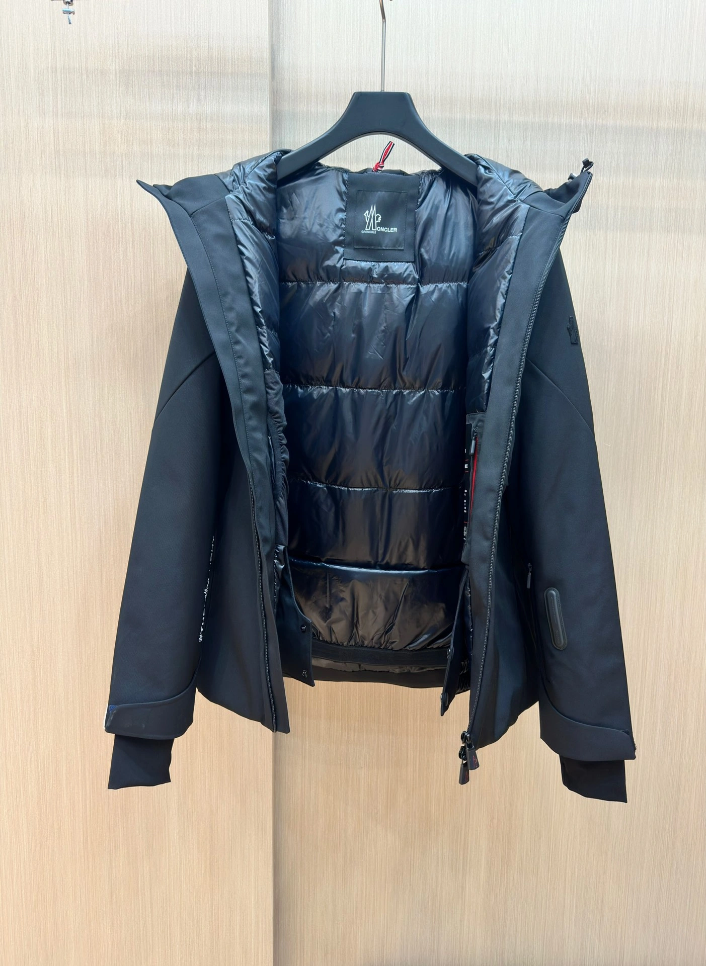 Moncler Down Jackets Sophisticated 145822