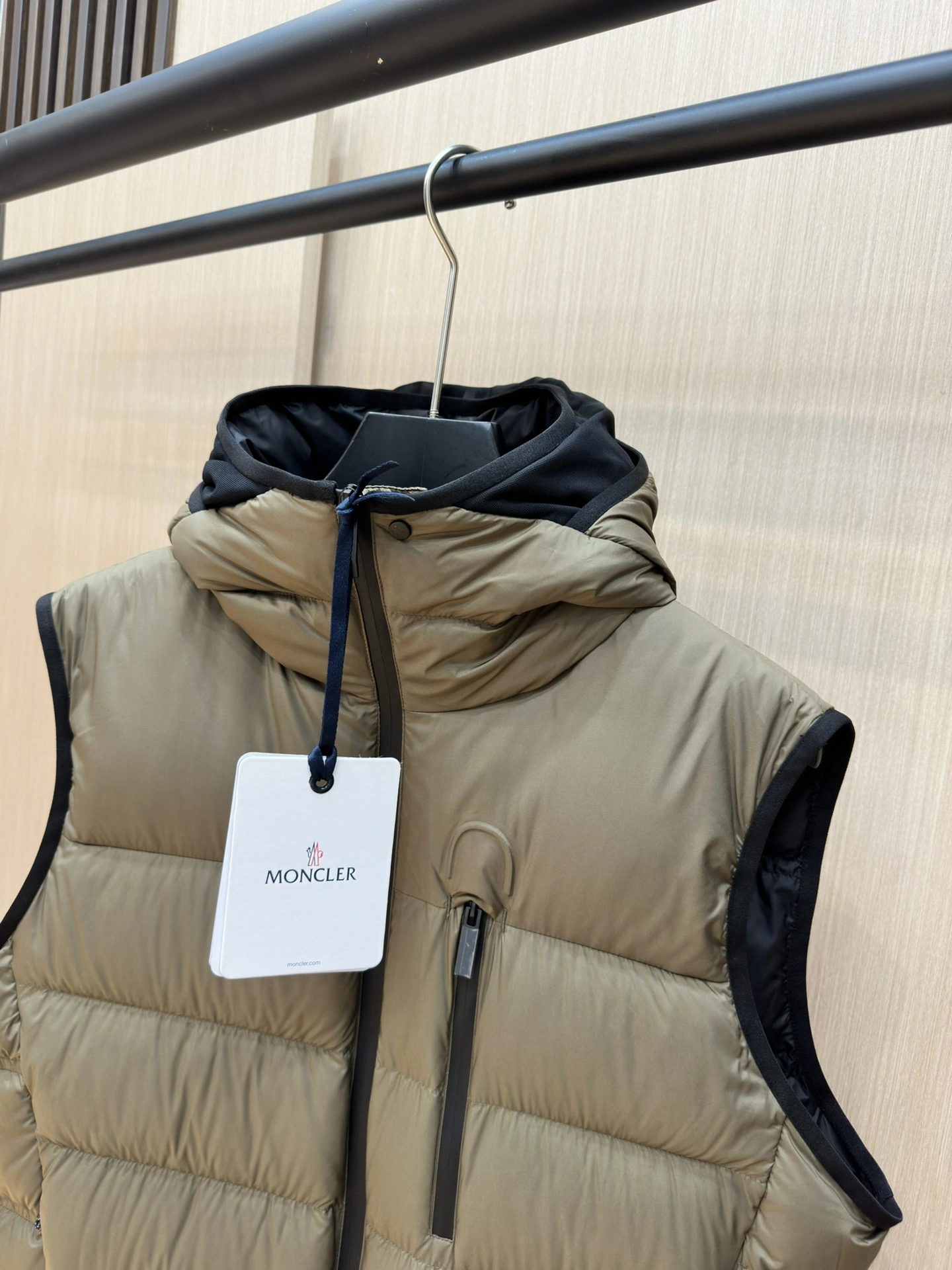 Moncler Down Jackets Modern 145819