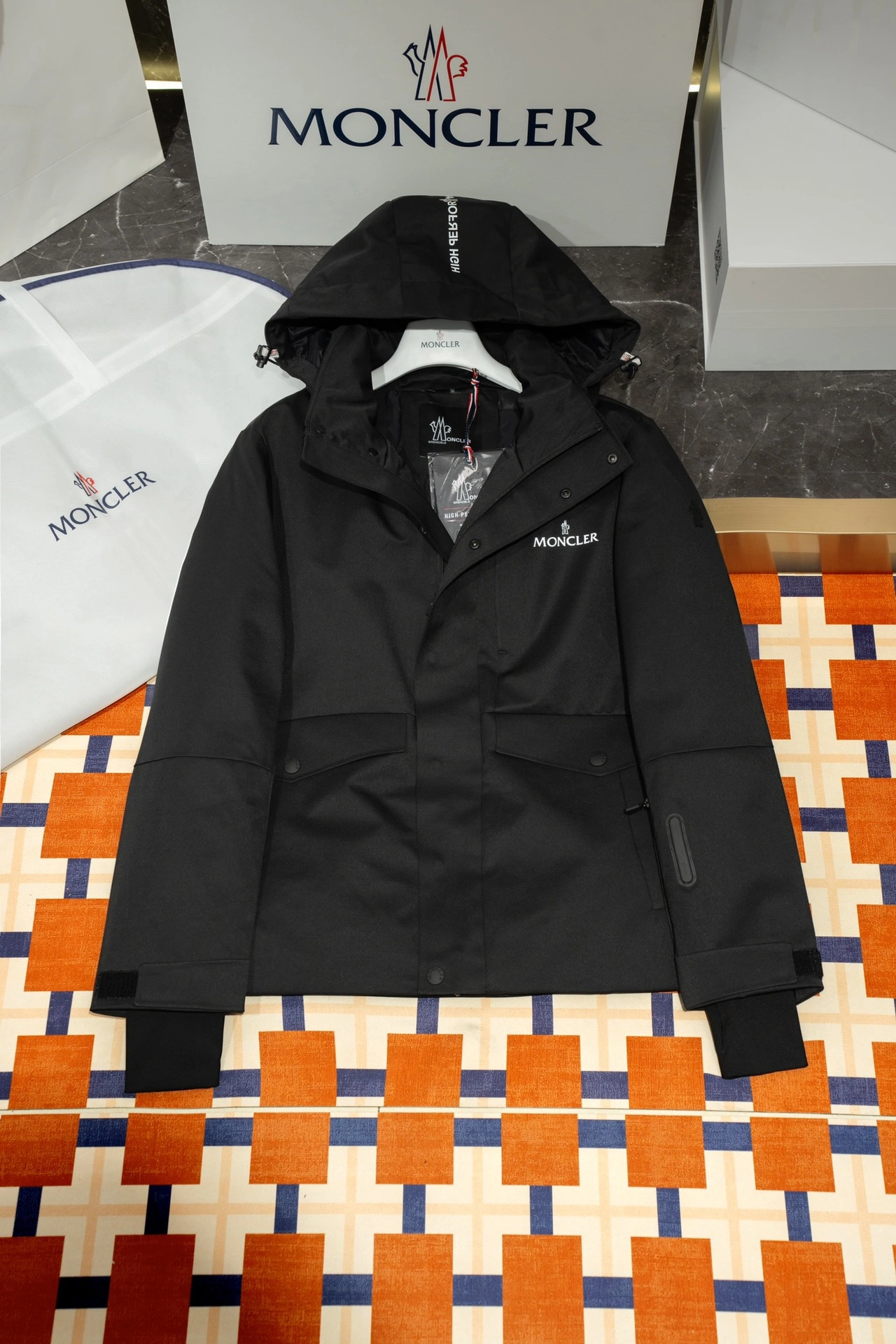 Durable Moncler Down Jackets 145813