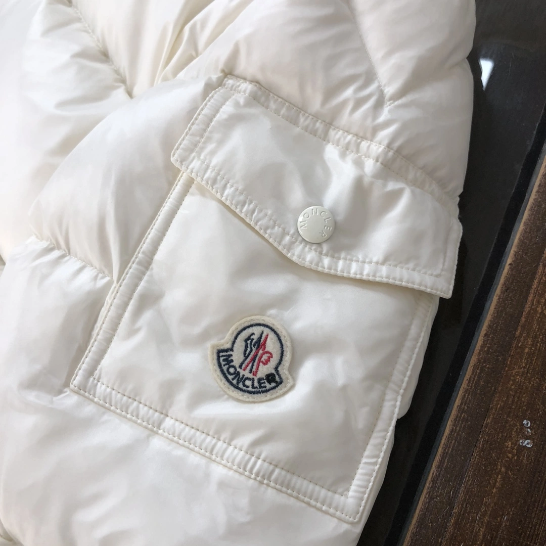Casual Moncler Down Jackets 145812