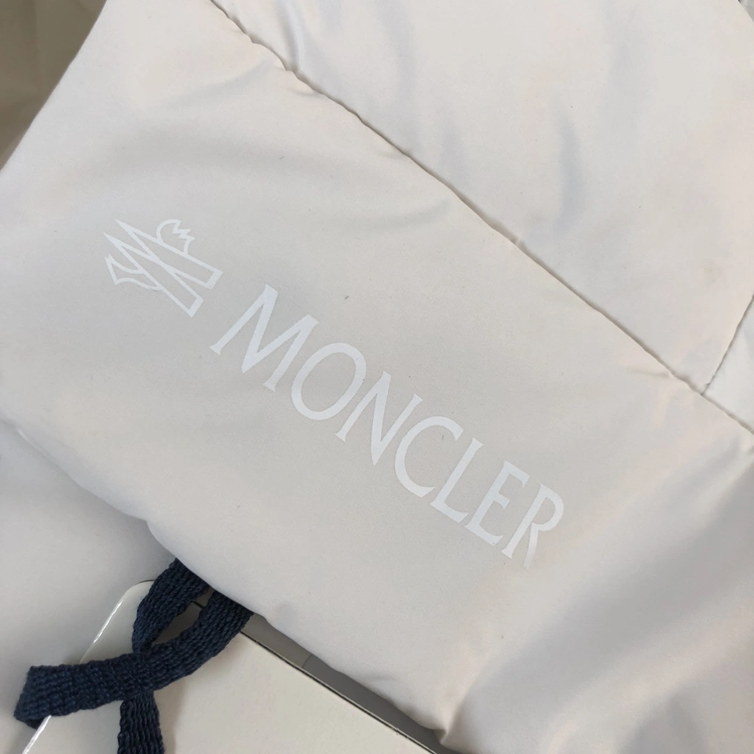 Resilient Moncler Down Jackets 145814