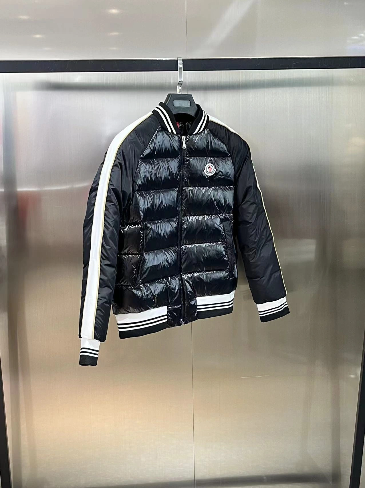 Moncler Down Jackets Durable 145790
