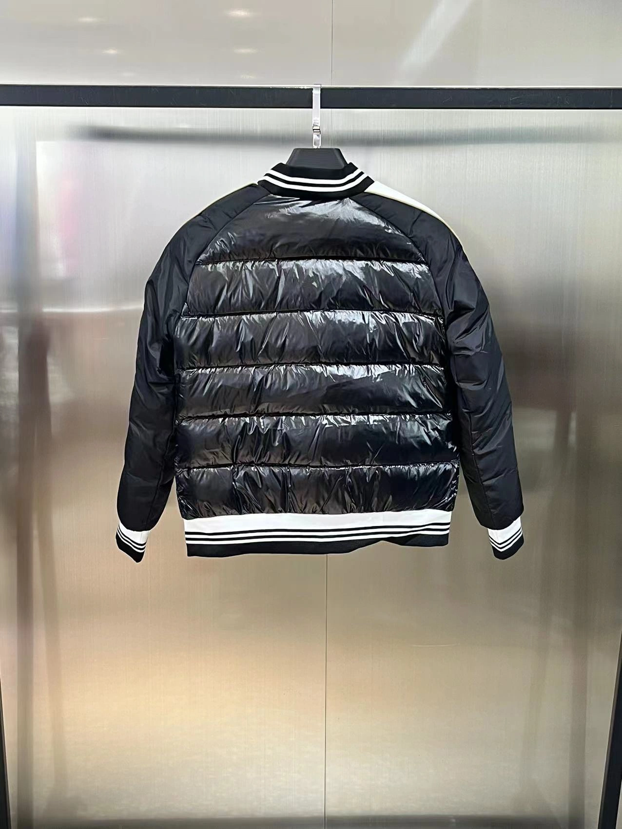 Moncler Down Jackets Durable 145790