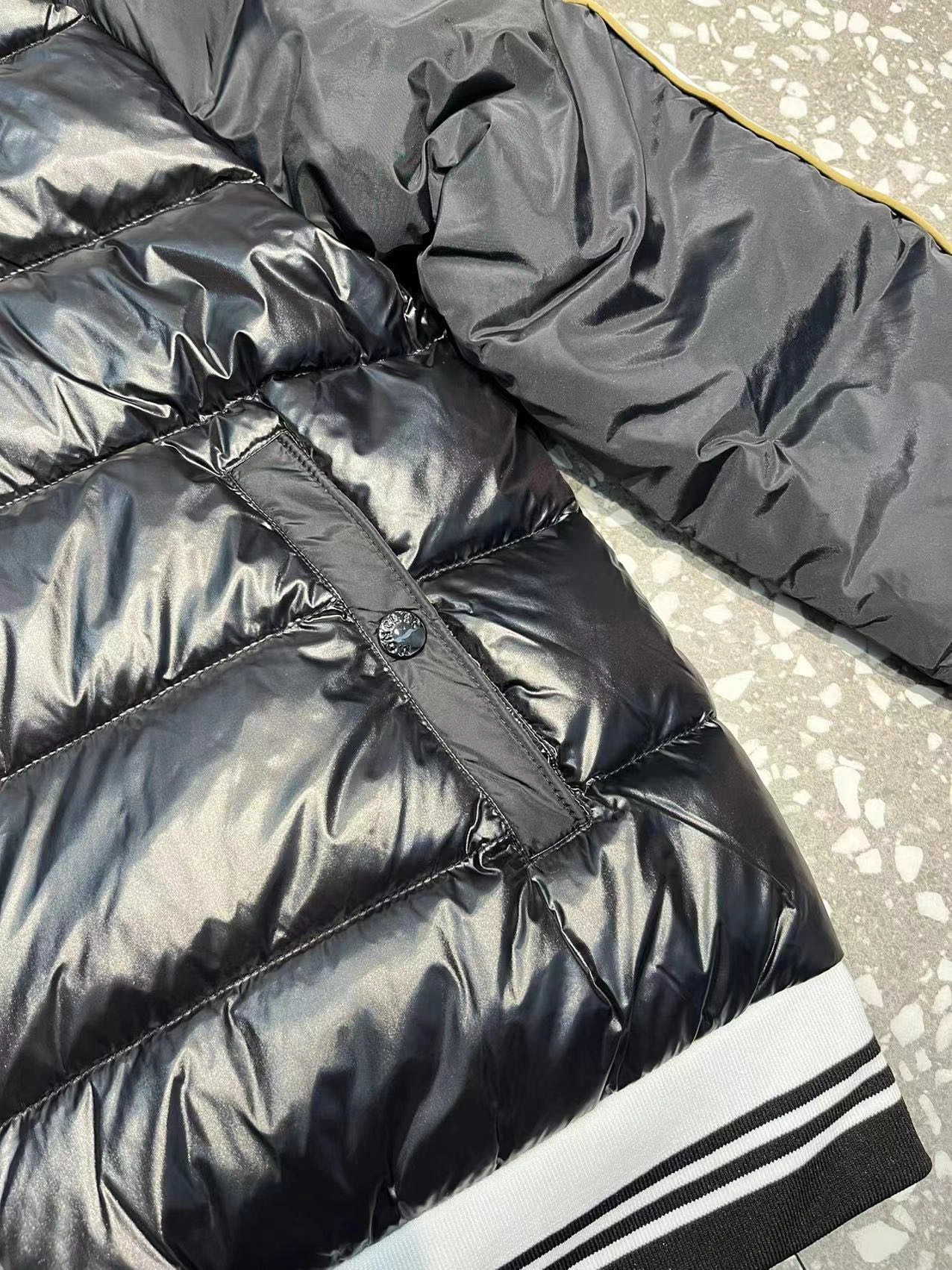 Moncler Down Jackets Durable 145790