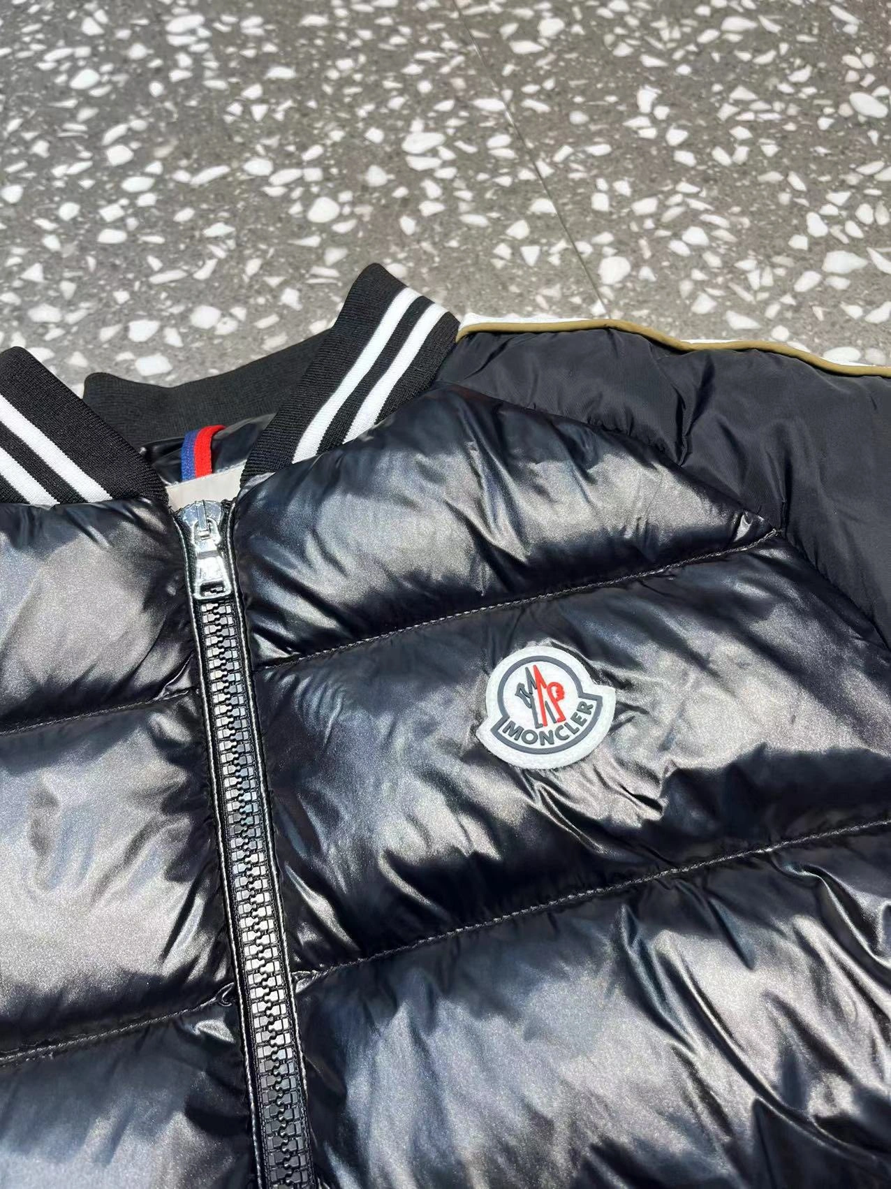 Moncler Down Jackets Durable 145790