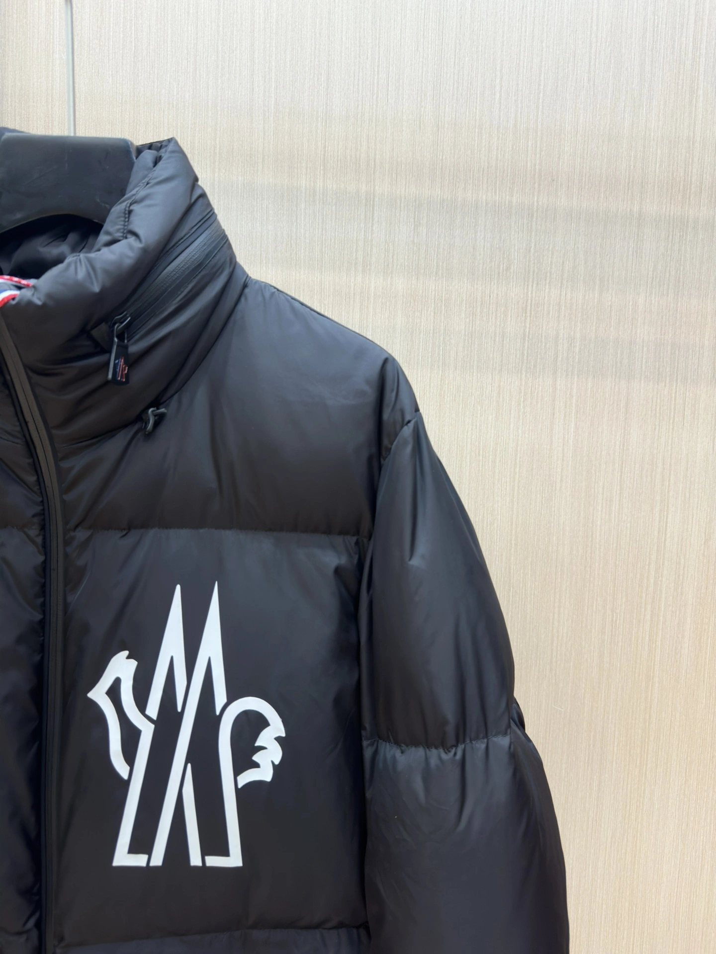 Practical Moncler Down Jackets 145792
