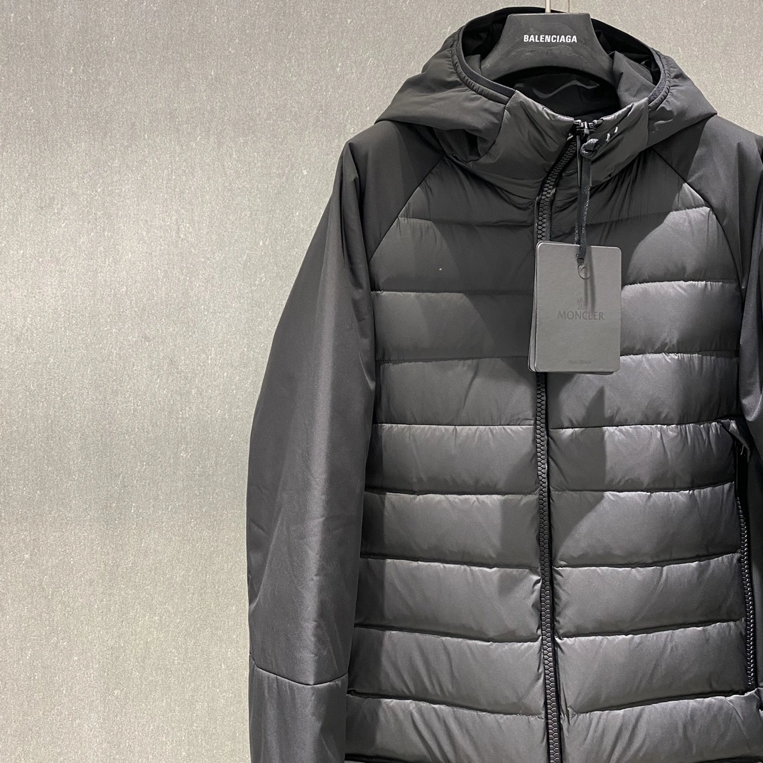 Moncler Down Jackets Original 145776