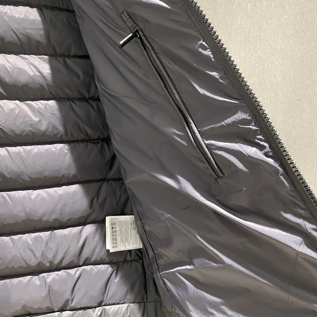 Moncler Down Jackets Original 145776