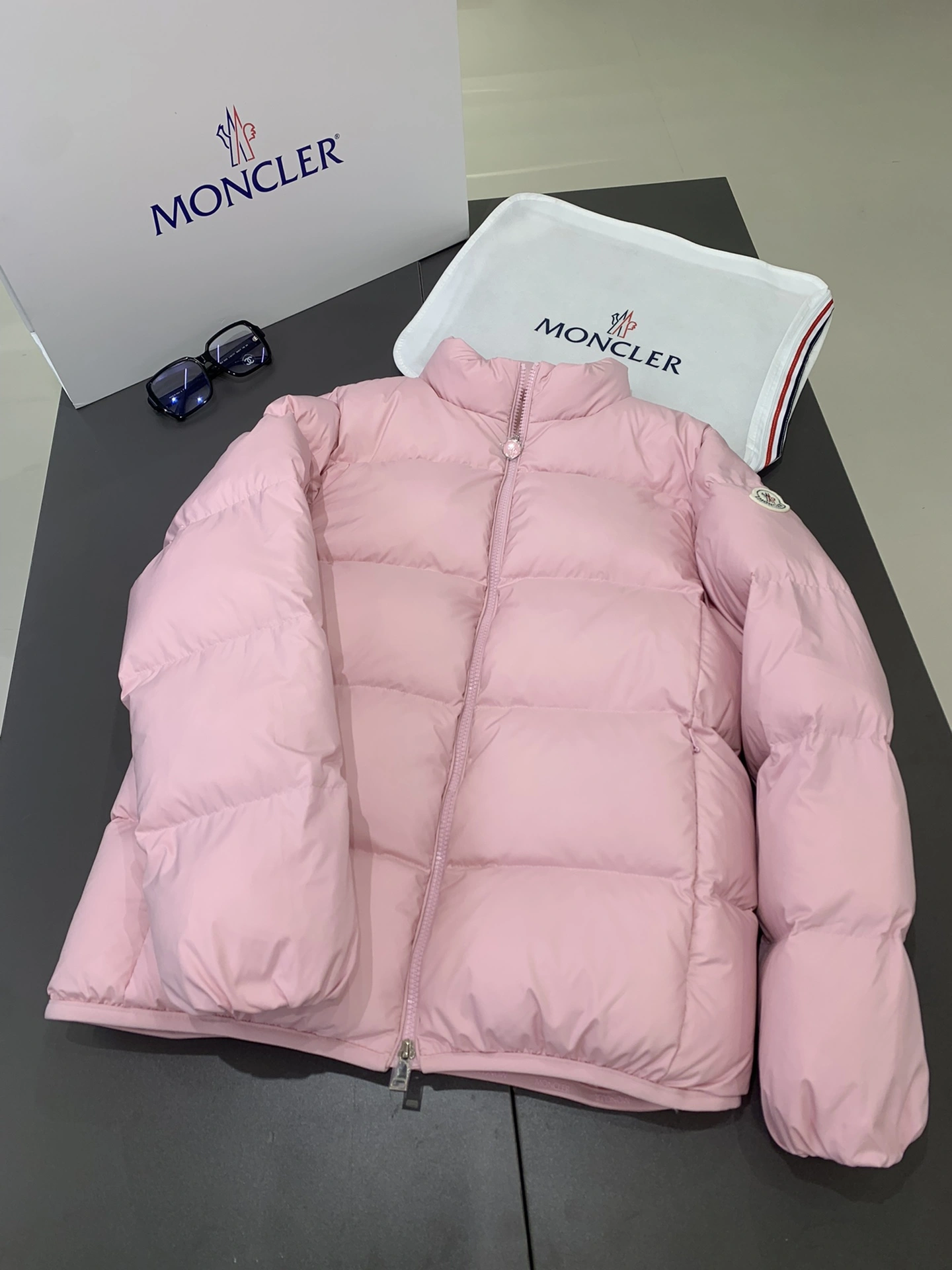 Moncler Down Jackets UrbanChic 145771
