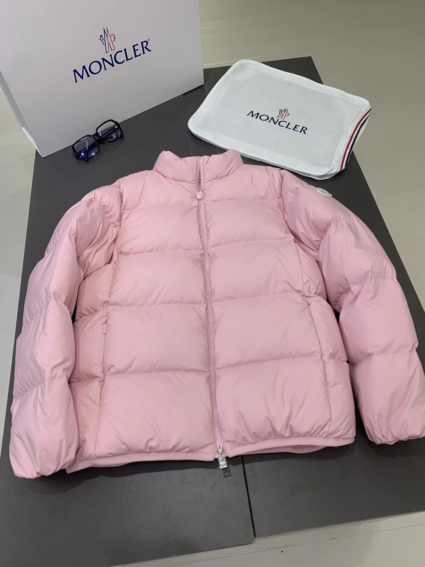 Moncler Down Jackets UrbanChic 145771