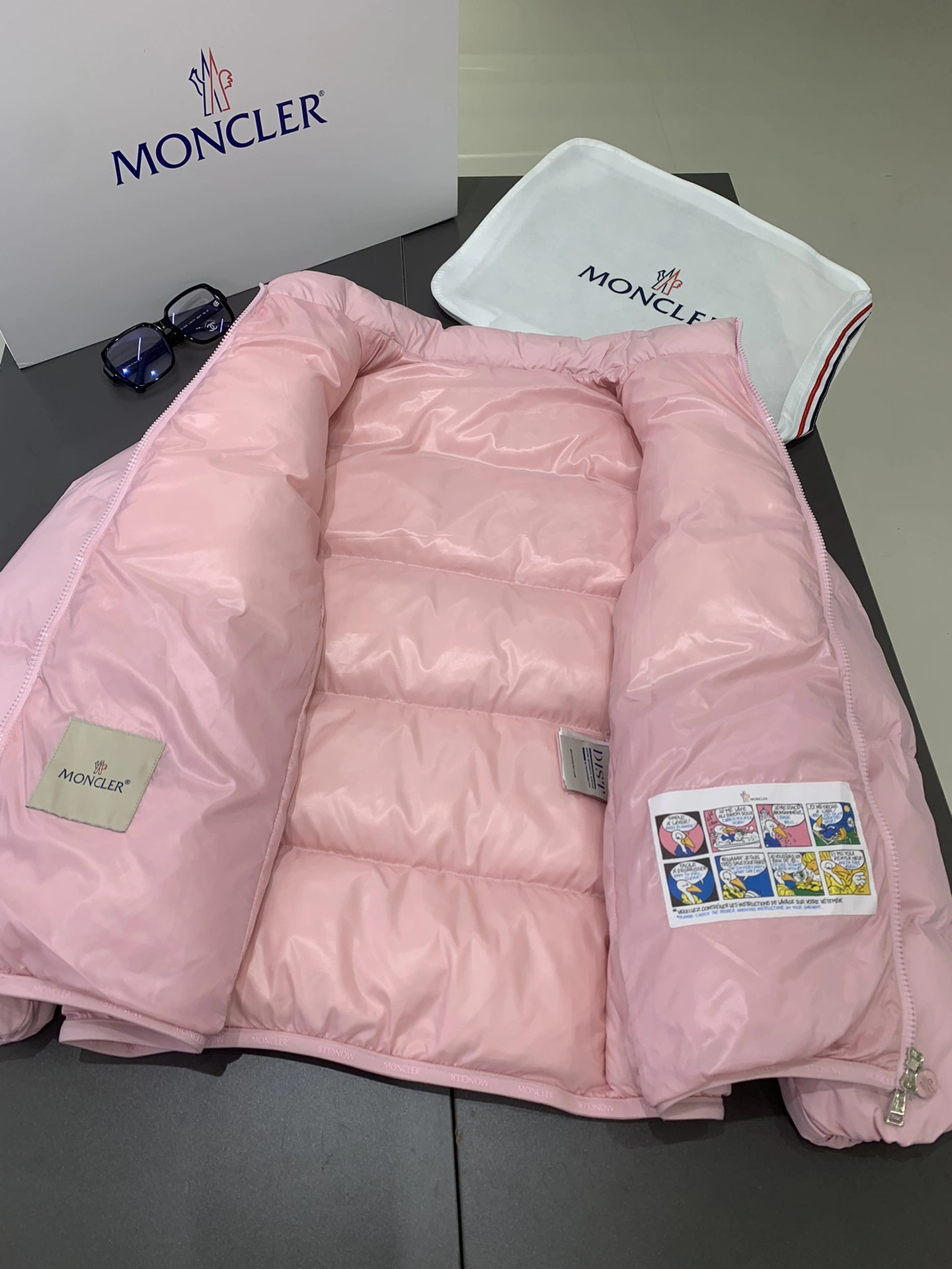 Moncler Down Jackets UrbanChic 145771