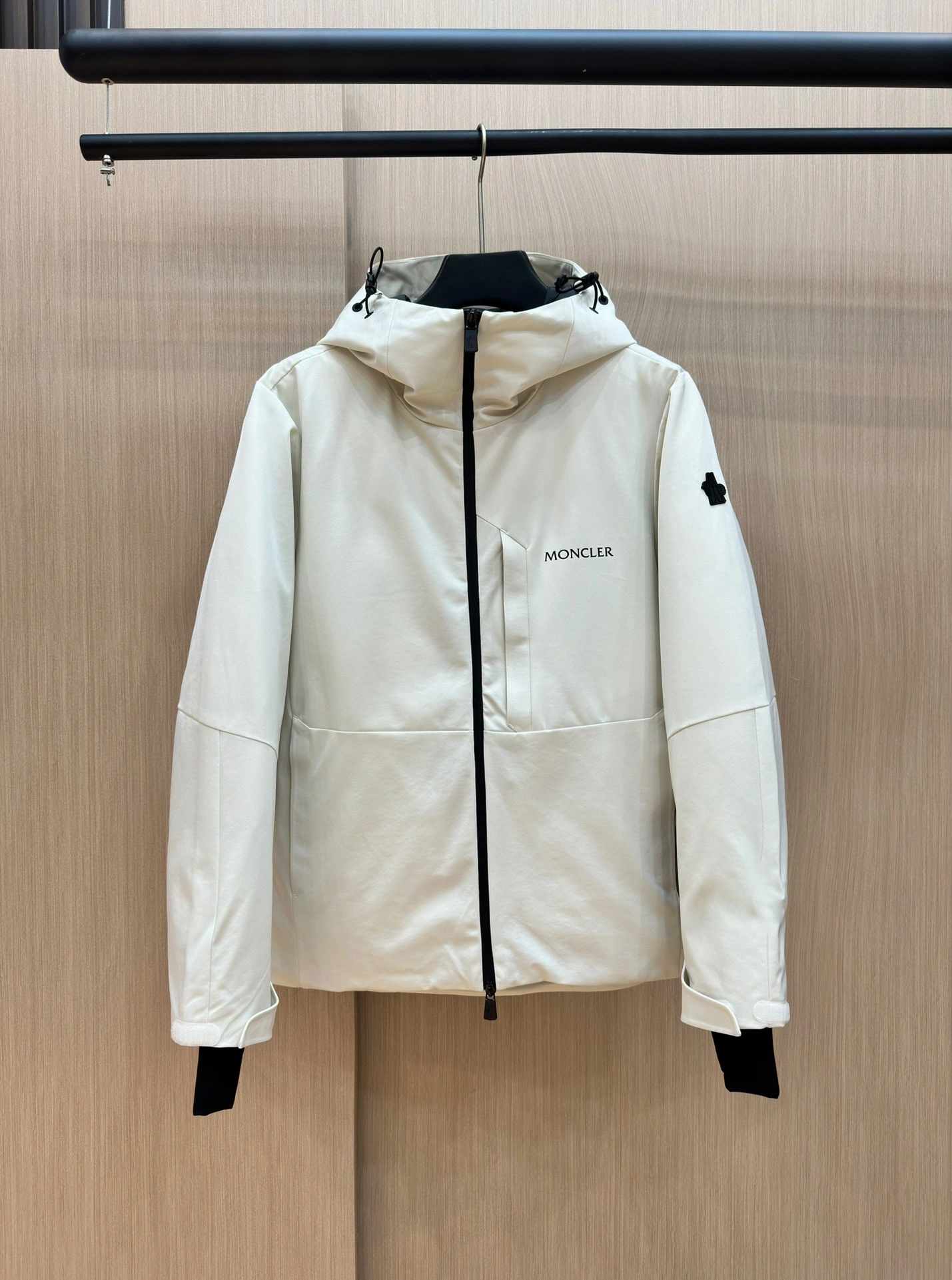 Moncler Down Jackets Chic 145750