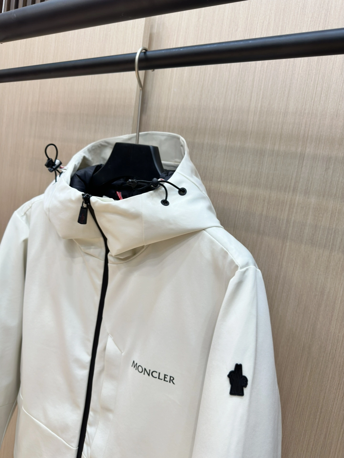 Moncler Down Jackets Chic 145750