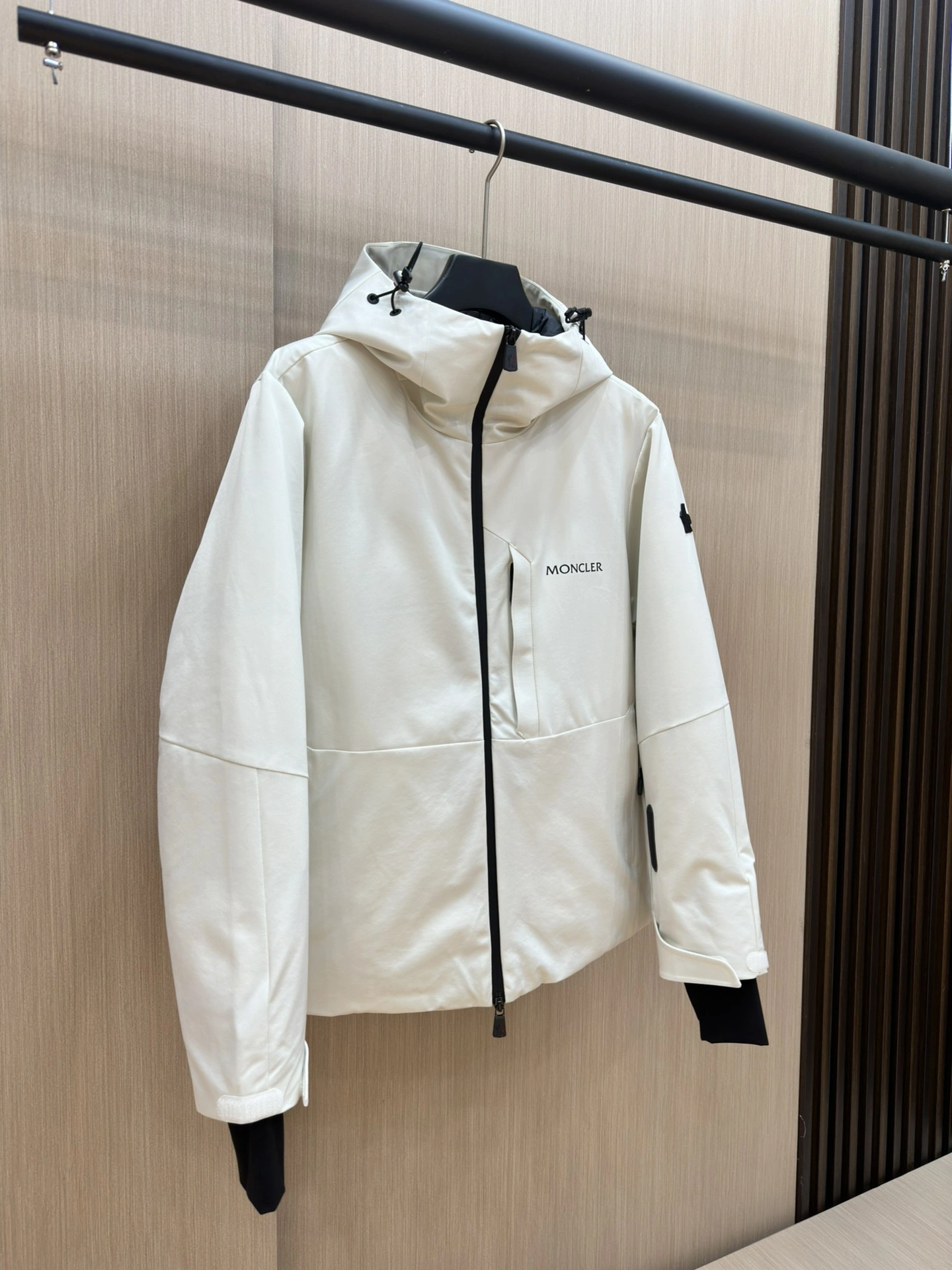 Moncler Down Jackets Chic 145750