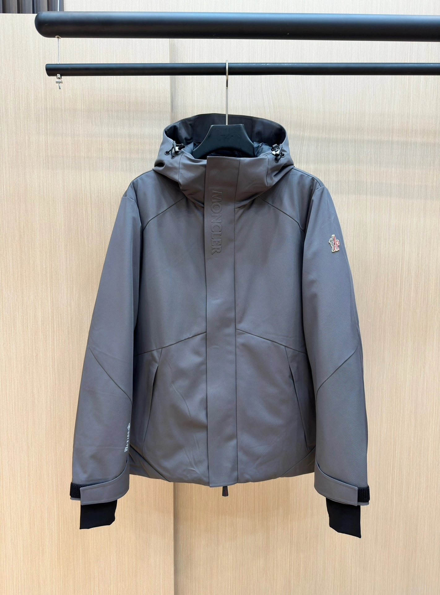 Moncler Down Jackets WellDesigned 145748