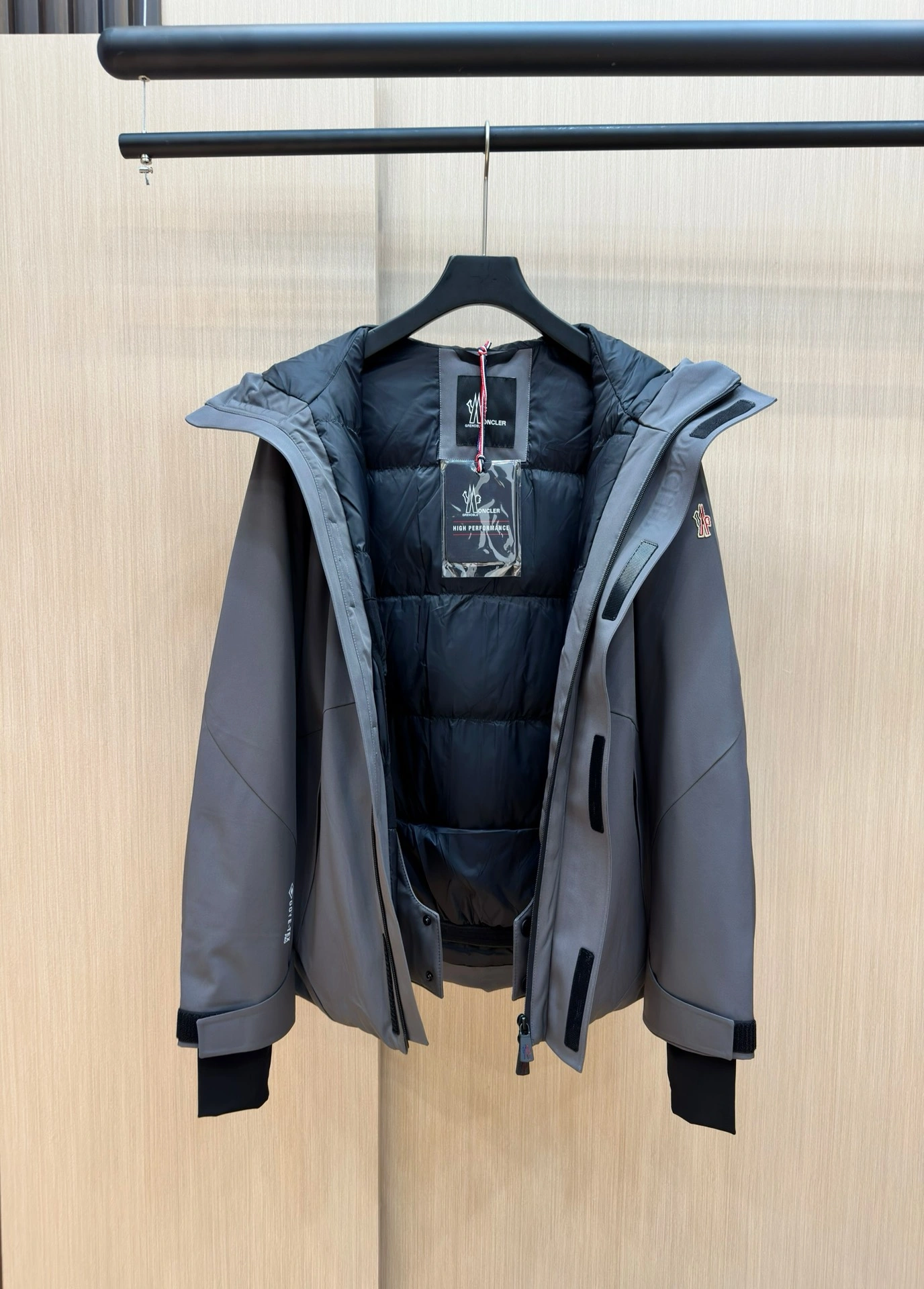 Moncler Down Jackets WellDesigned 145748
